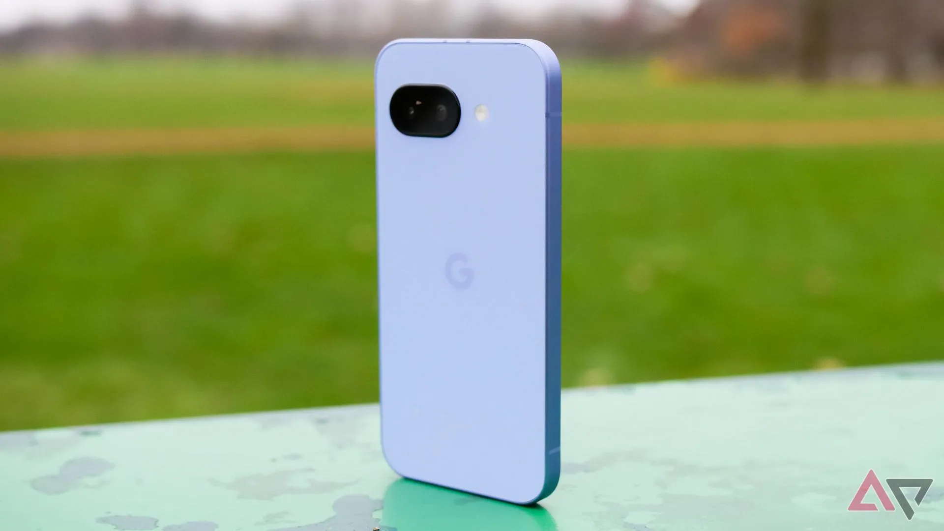Điện thoại Google Pixel 9a, một đối thủ trong phân khúc tầm trung