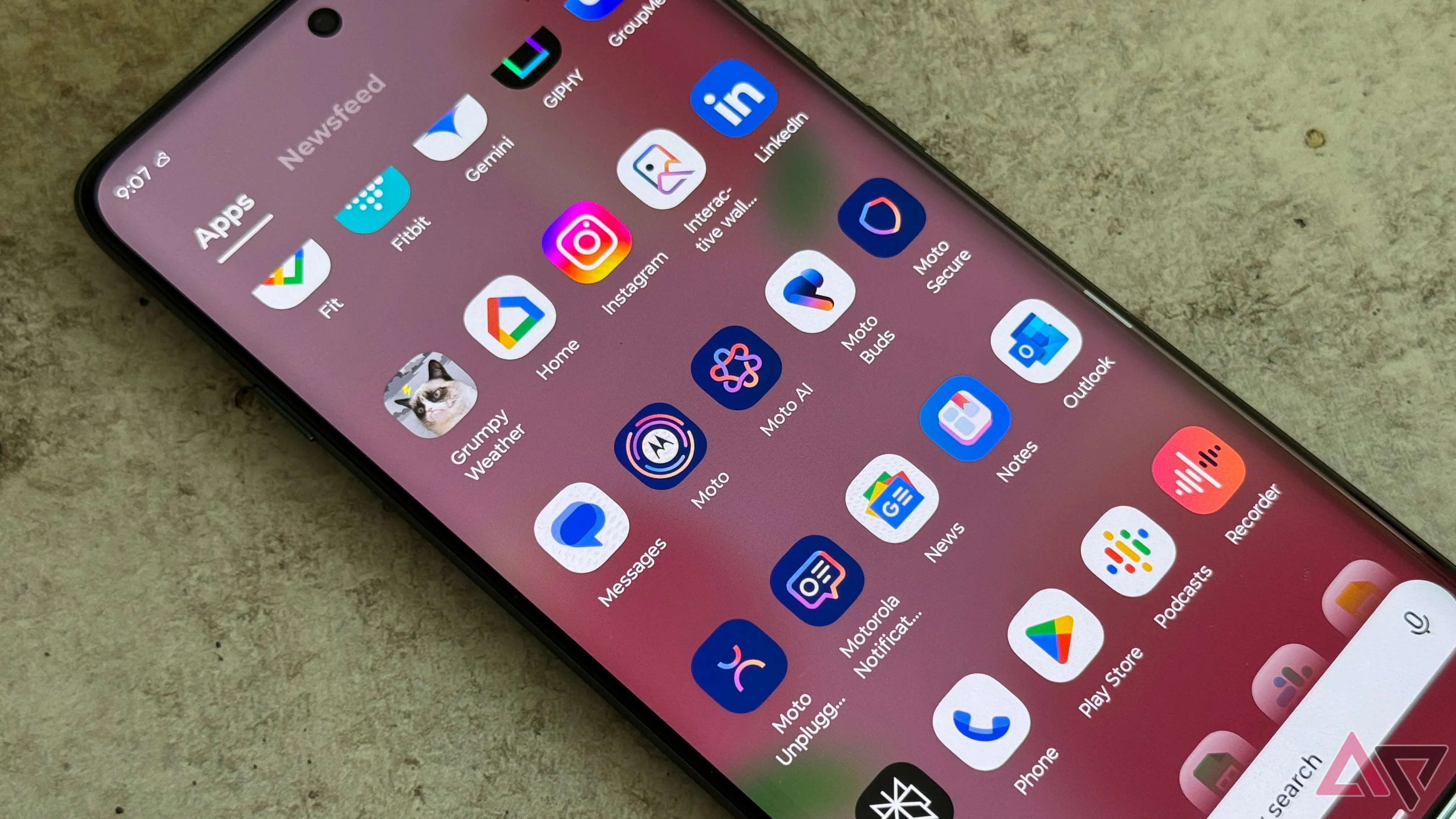 Giao diện màn hình chính hiển thị bộ ứng dụng phần mềm đặc trưng của Motorola