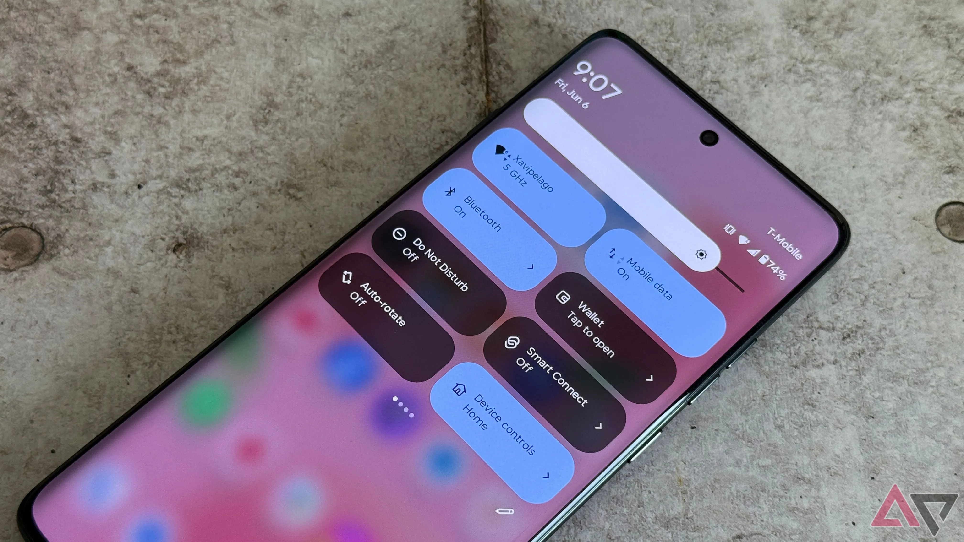 Giao diện người dùng Android 15 và các tính năng phần mềm của Motorola trên Edge 2025