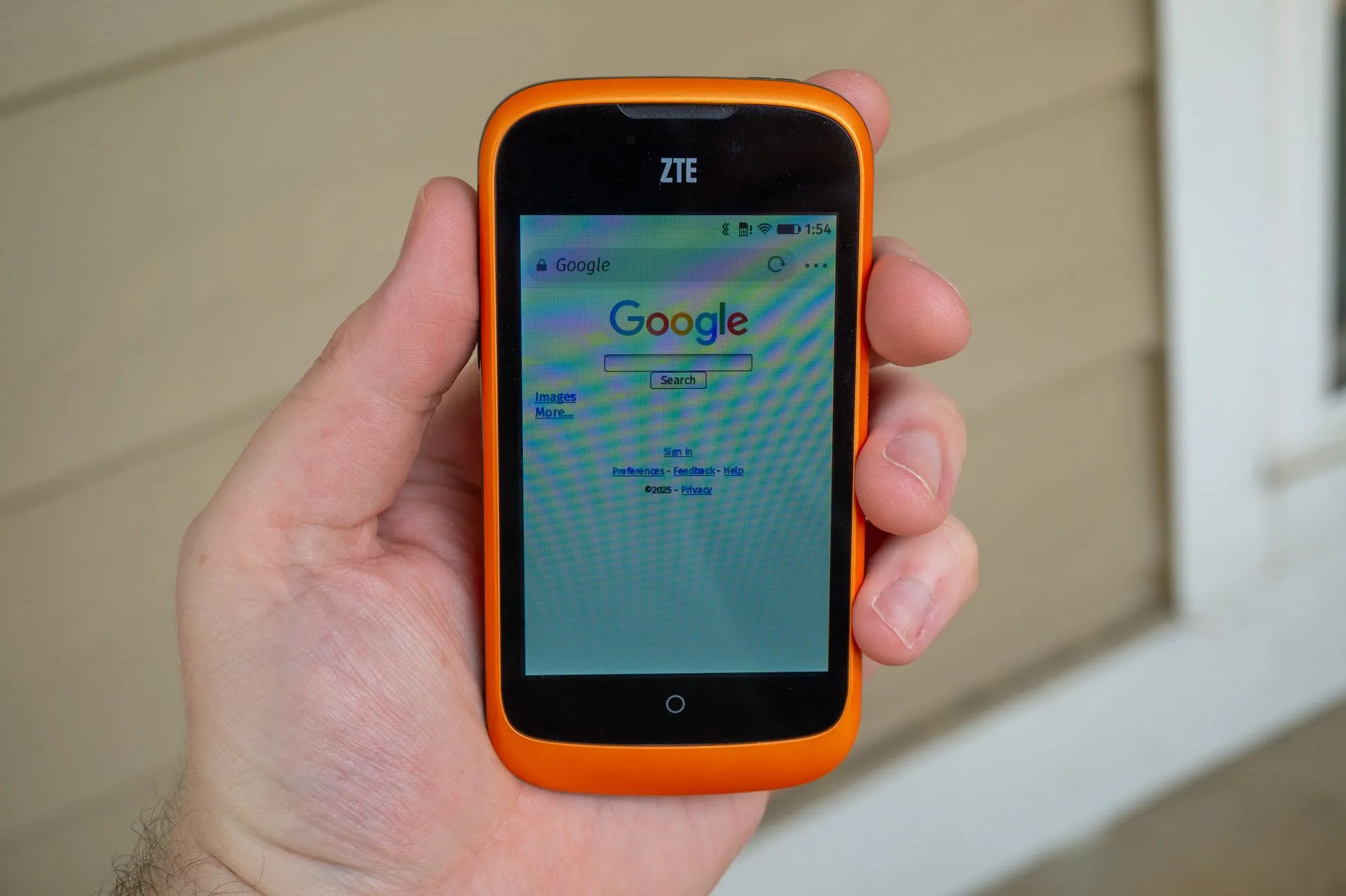 Giao diện người dùng của Firefox OS trên điện thoại, minh họa trải nghiệm sử dụng.