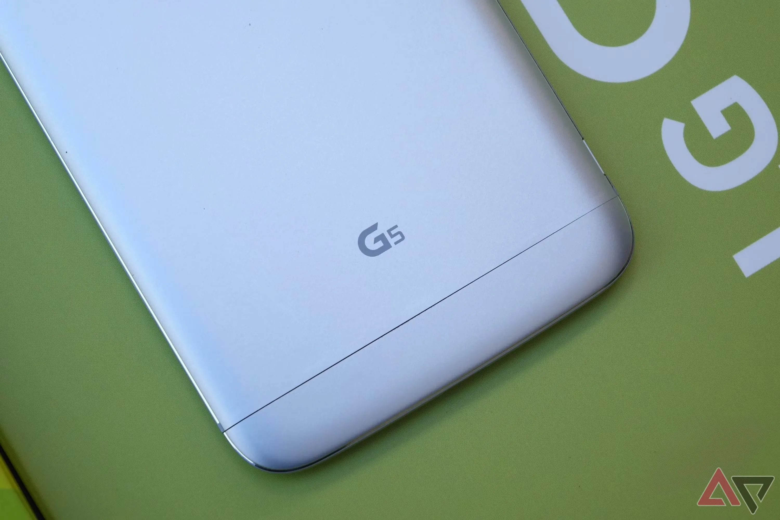 LG G5 thất bại với triết lý module, nằm úp trên hộp