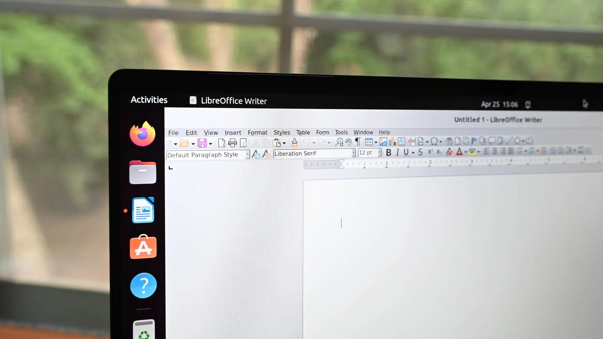 LibreOffice đang mở trên laptop MALIBAL Aon S1.