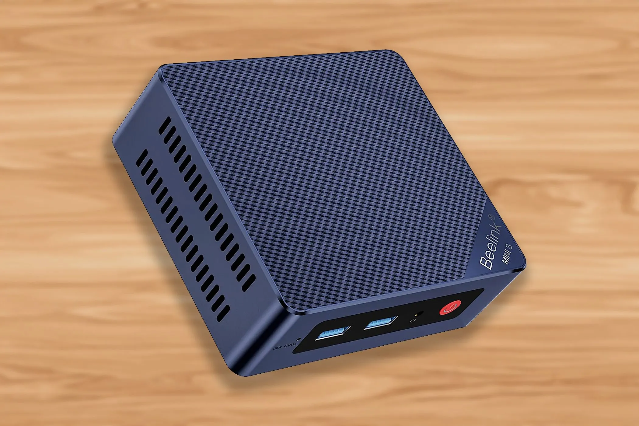 Máy tính mini Beelink S13 trên nền gỗ.