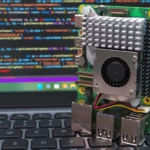 Máy tính mini Raspberry Pi 5 trên bàn phím laptop, thiết bị phổ biến để cài đặt Pi-hole