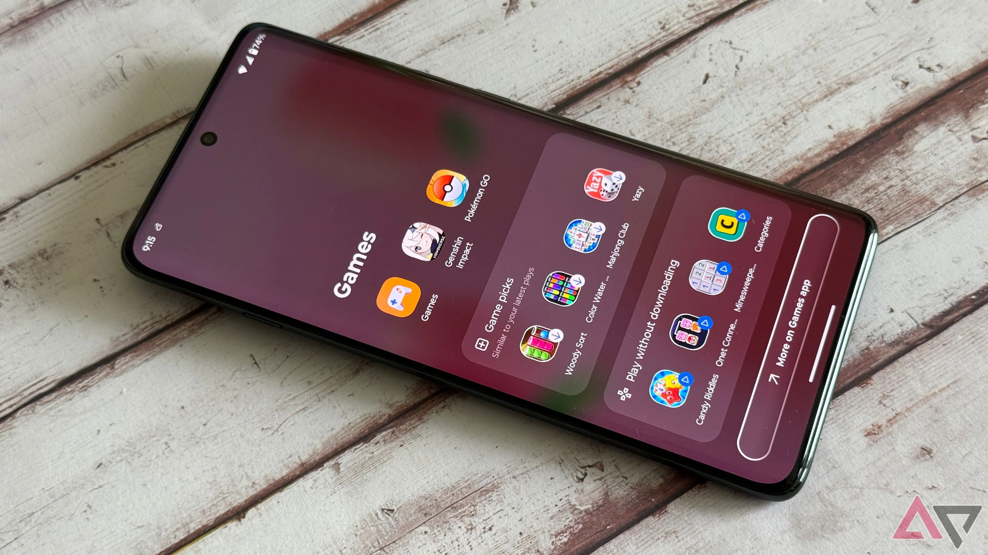 Thư mục chứa ứng dụng rác (bloatware) trên điện thoại Motorola Edge 2025