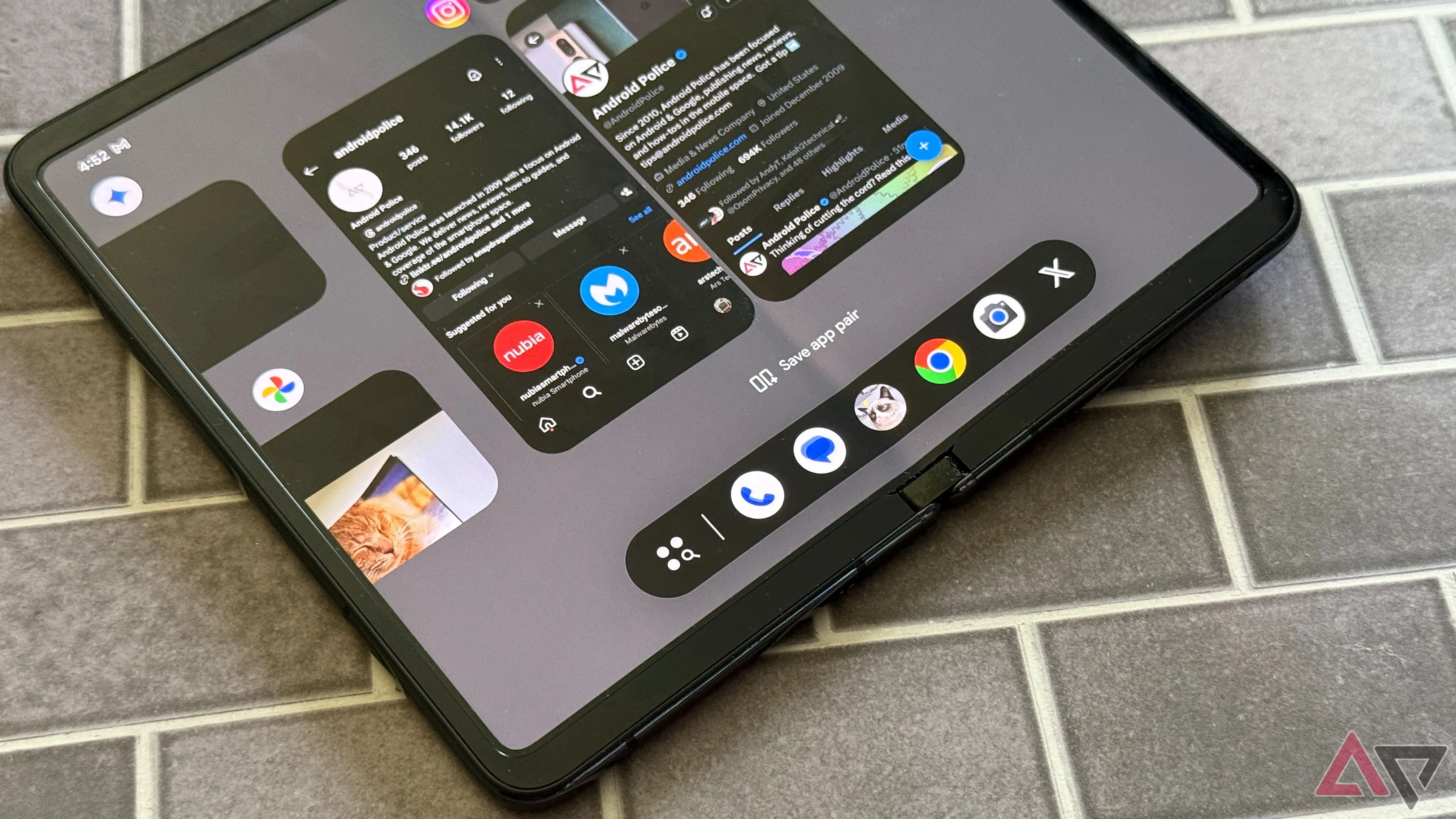 Tính năng chia đôi màn hình (App Pair) trên Google Pixel Fold, minh họa khả năng đa nhiệm
