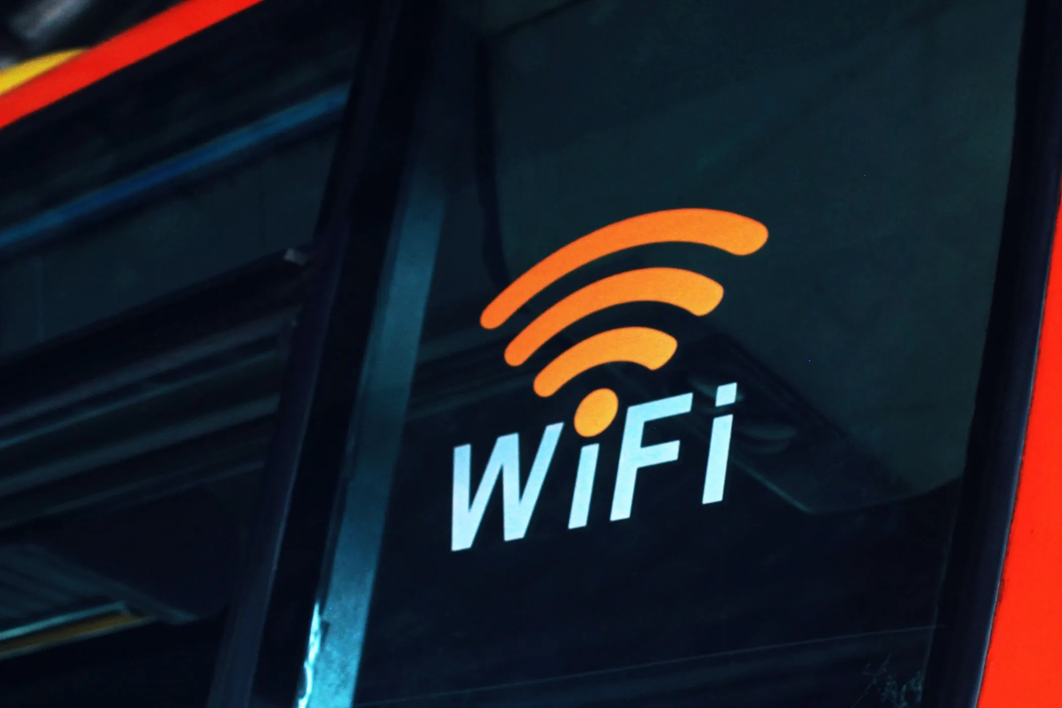 Biểu tượng Wi-Fi thể hiện khả năng kết nối không dây của máy tính