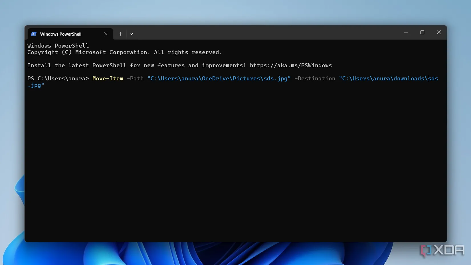 Cửa sổ PowerShell minh họa lệnh Move-Item để di chuyển tệp