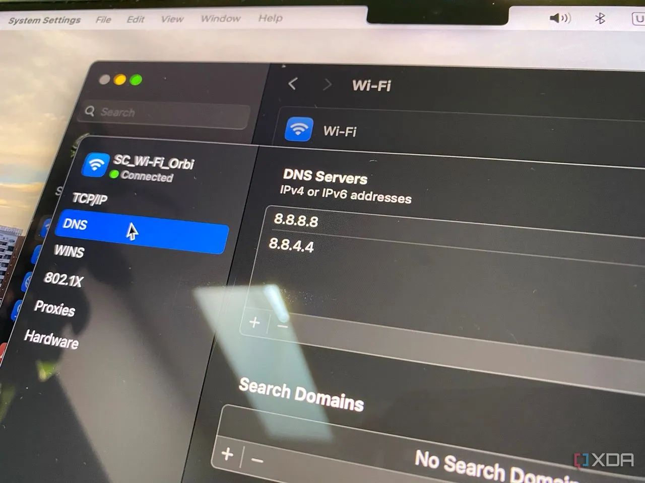 Giao diện cài đặt DNS tùy chỉnh trên macOS, hiển thị tùy chọn cấu hình máy chủ DNS riêng tư.