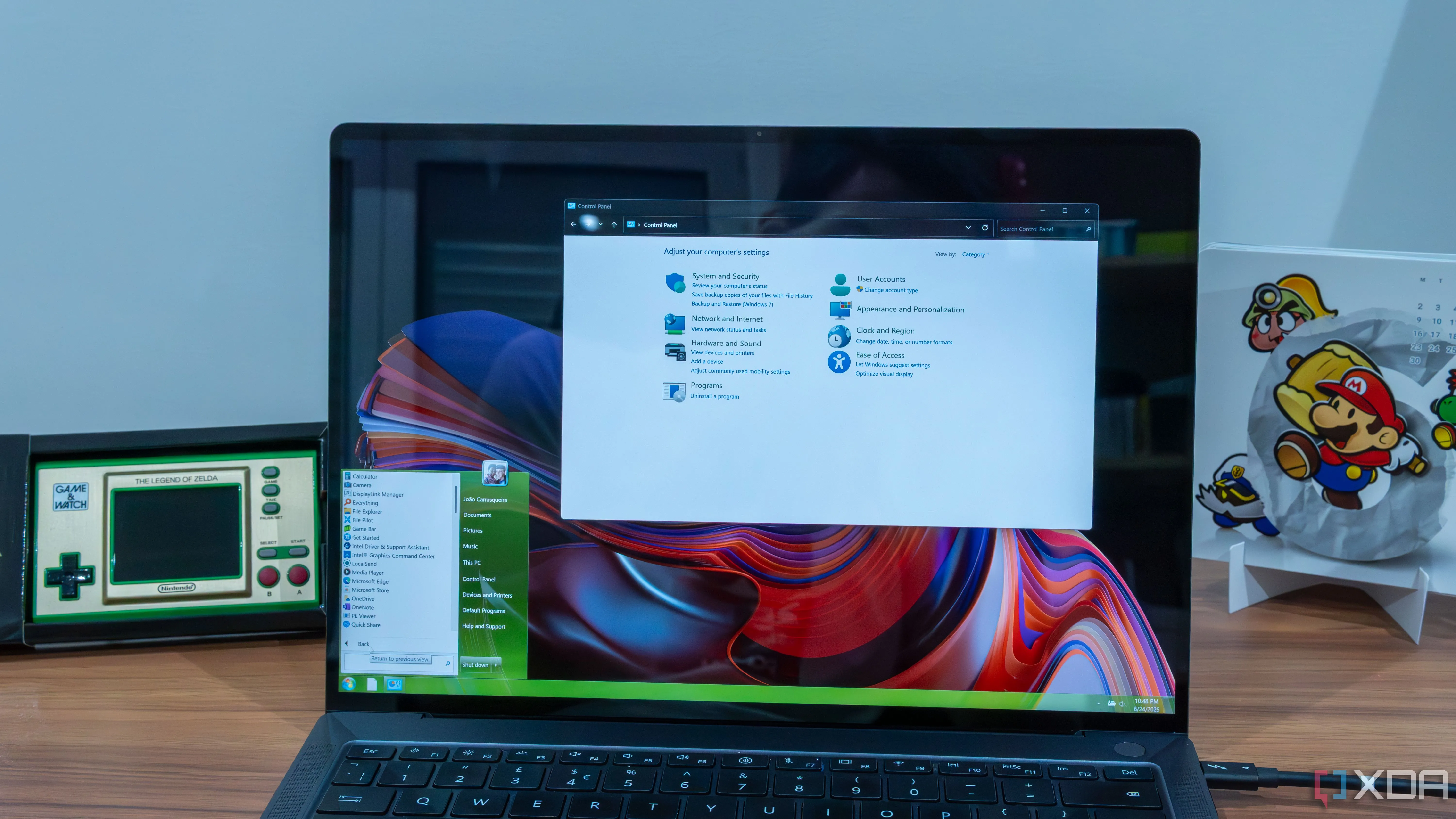 Giao diện làm việc của hệ điều hành Windows 11 trên máy tính xách tay