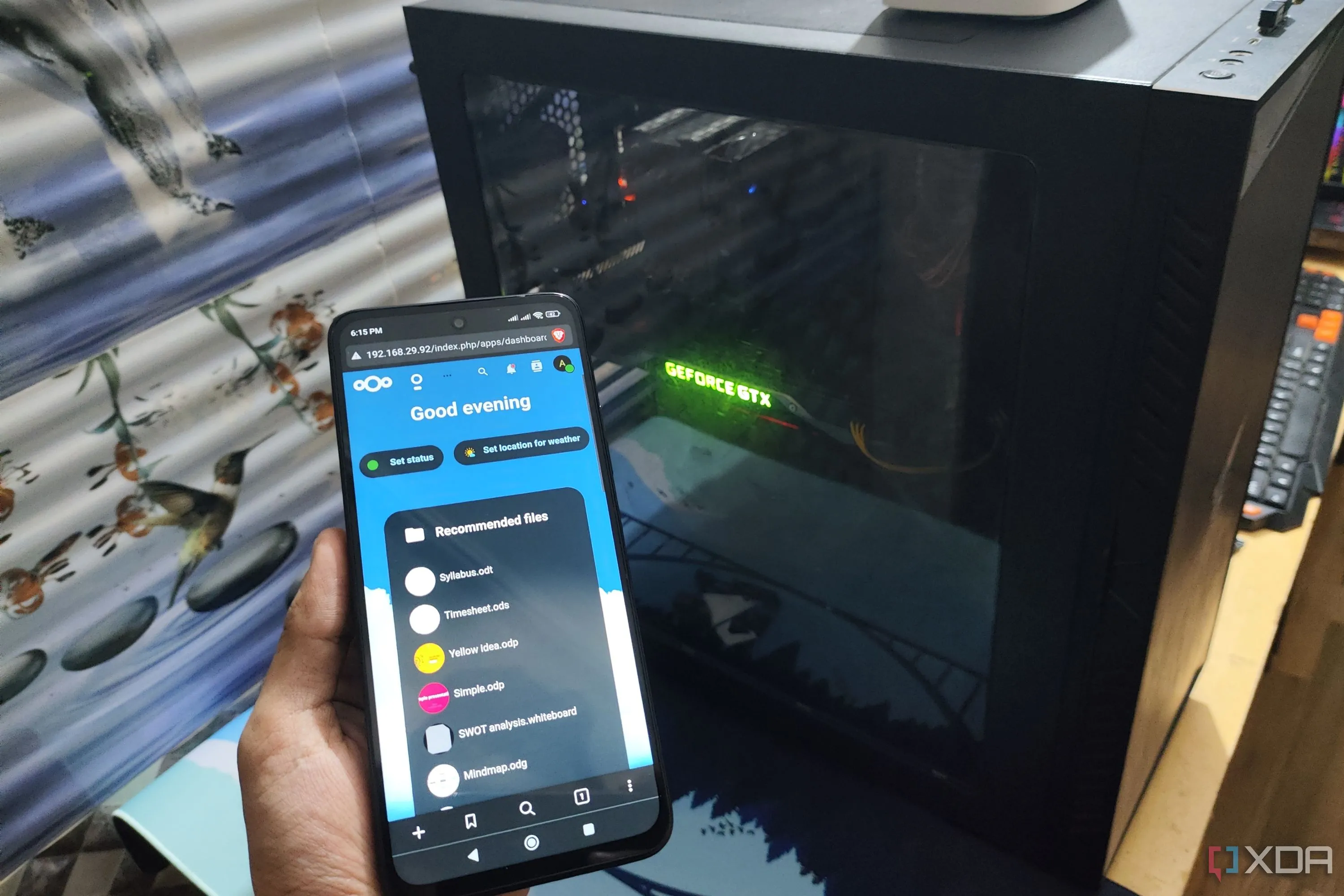 Giao diện Nextcloud trên điện thoại Poco M6 Pro và máy tính, minh họa giải pháp đám mây cá nhân