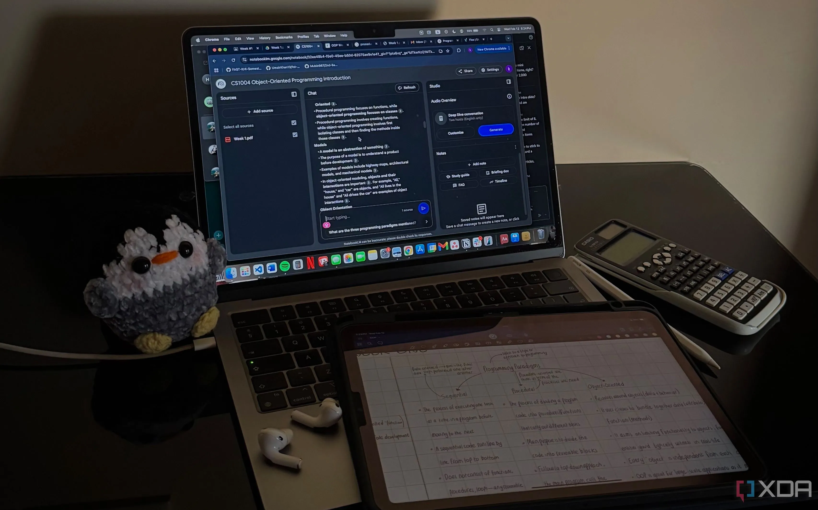 Giao diện NotebookLM trên MacBook với các tài liệu và danh sách nguồn