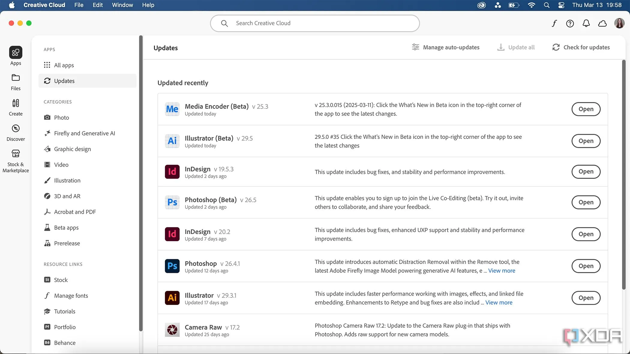 Giao diện ứng dụng Adobe Creative Cloud hiển thị các bản cập nhật phần mềm và thông báo tính năng mới.