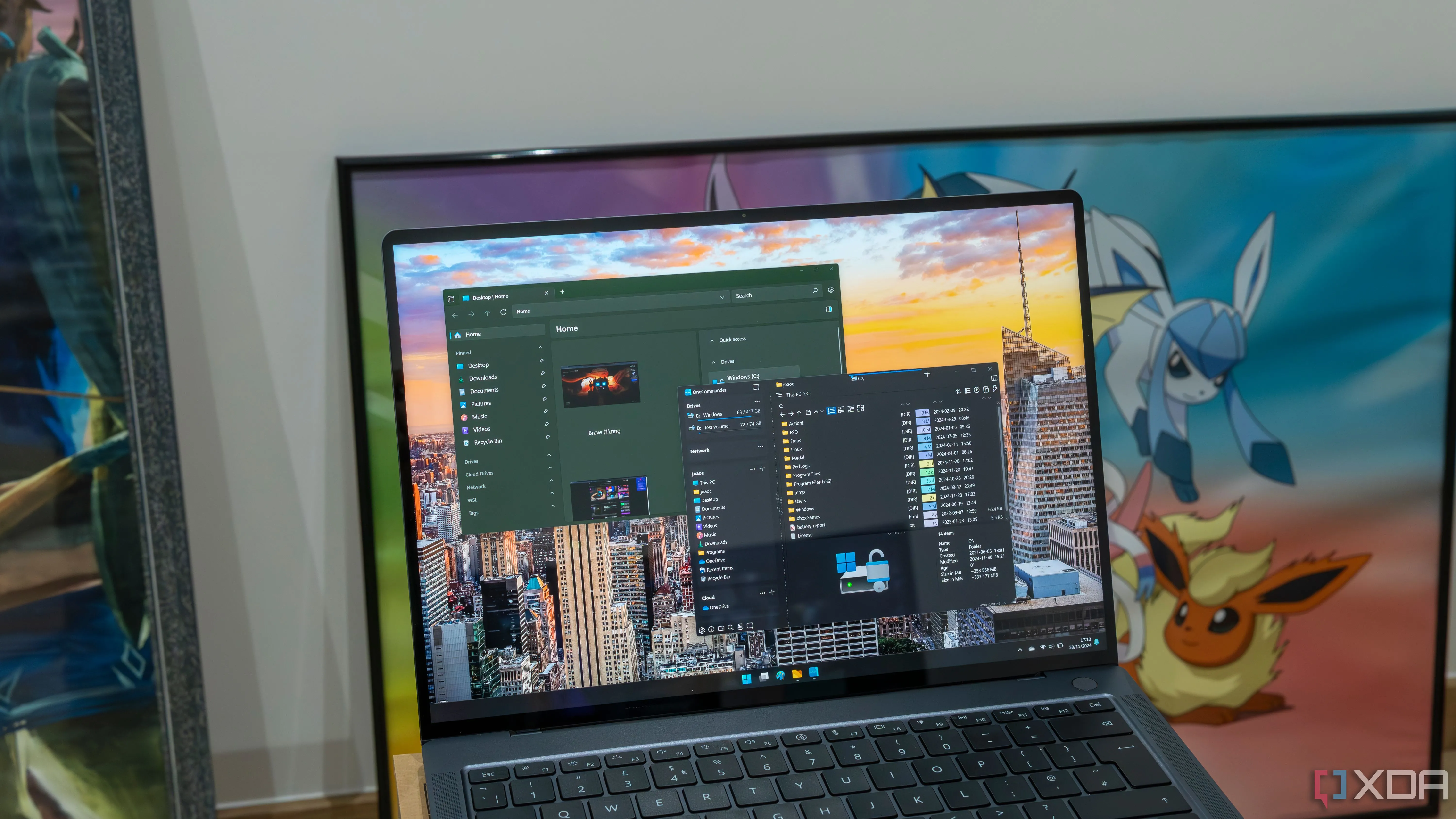 Giao diện ứng dụng Files và OneCommander trên laptop Windows 11, minh họa các lựa chọn thay thế File Explorer.