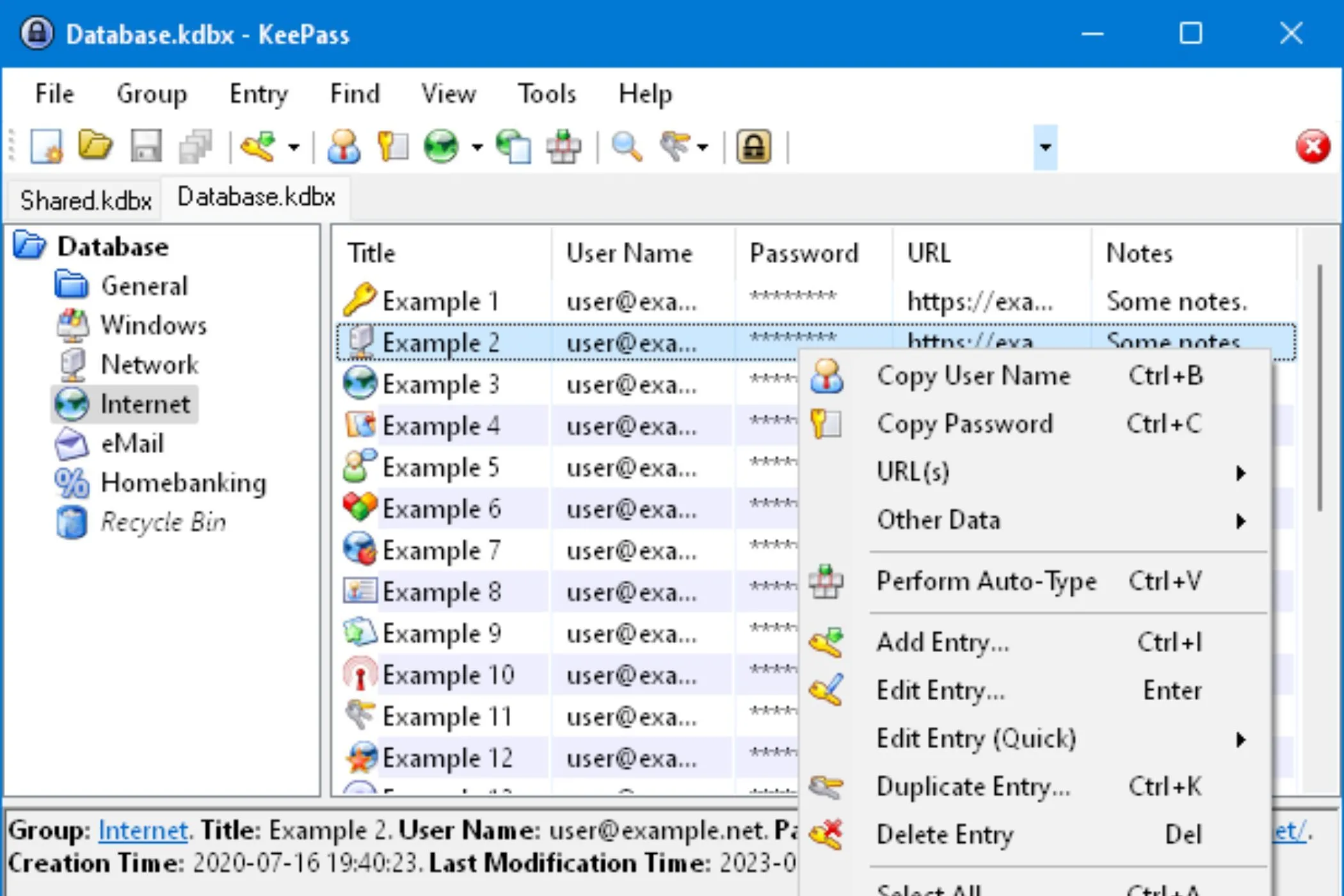 Giao diện ứng dụng máy tính để bàn của KeePass, hiển thị khả năng quản lý mật khẩu mạnh mẽ.