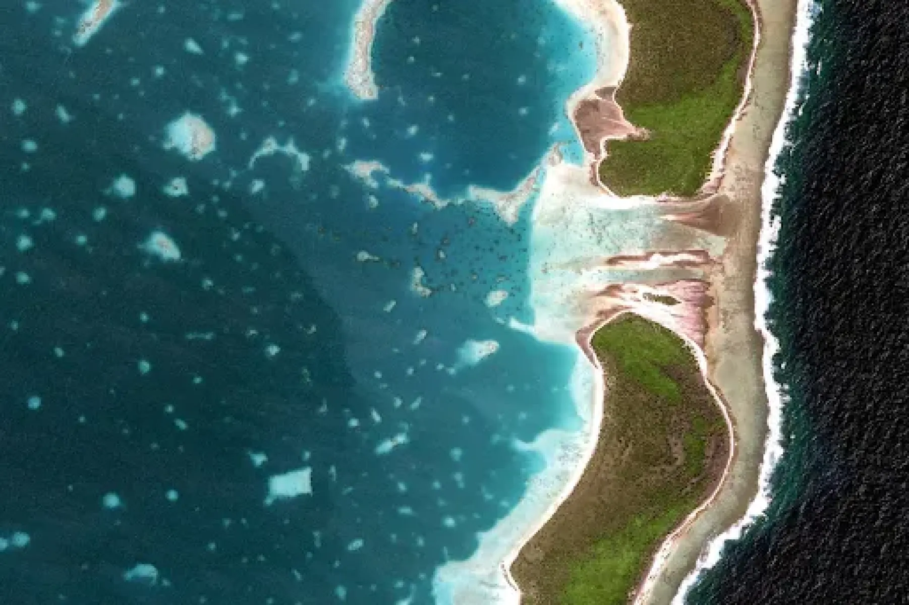 Hình ảnh Quần đảo Marshall được chụp từ ứng dụng Google Earth, minh họa khả năng xem chi tiết các khu vực địa lý