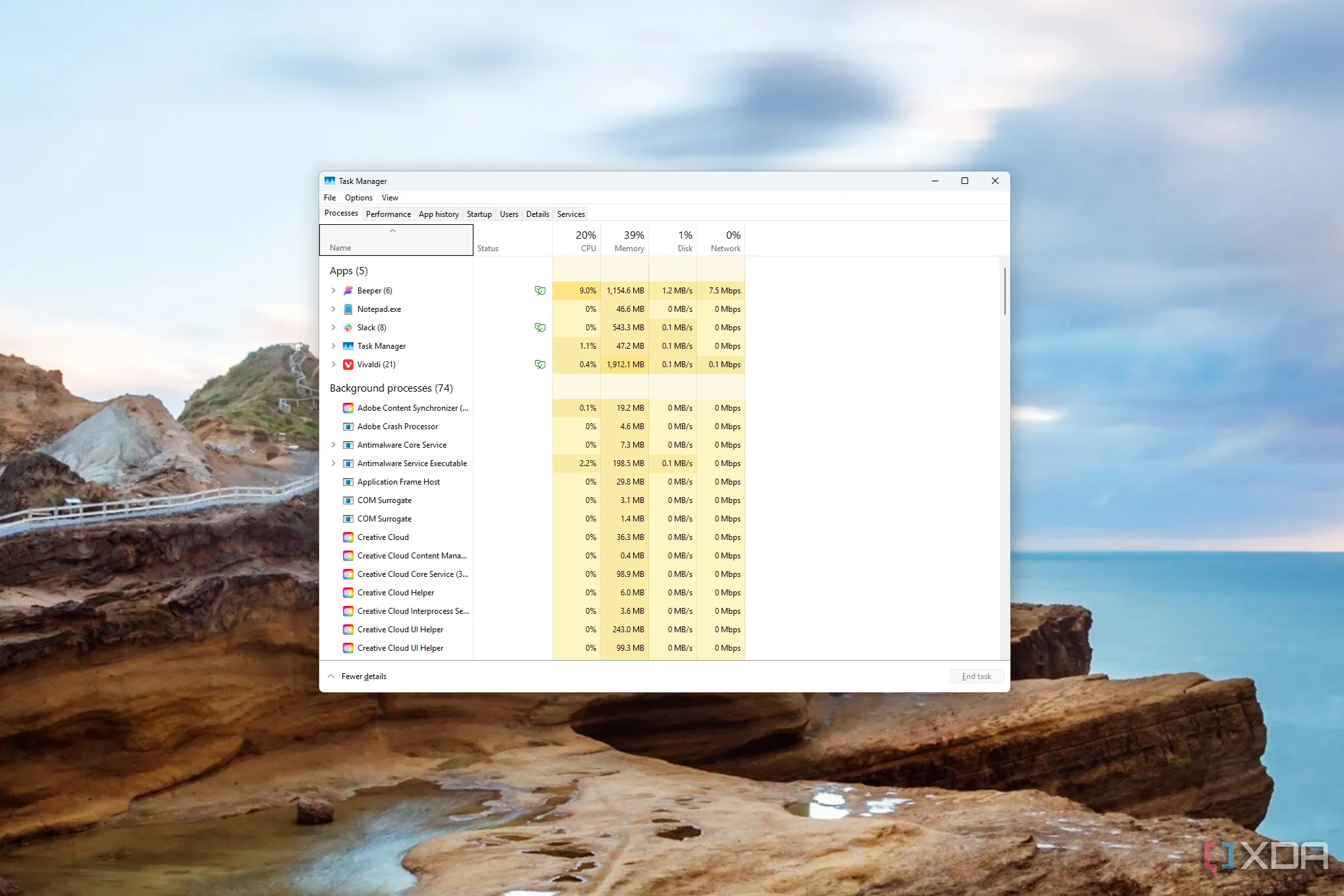 Hình ảnh so sánh giao diện Task Manager cổ điển trên Windows 11