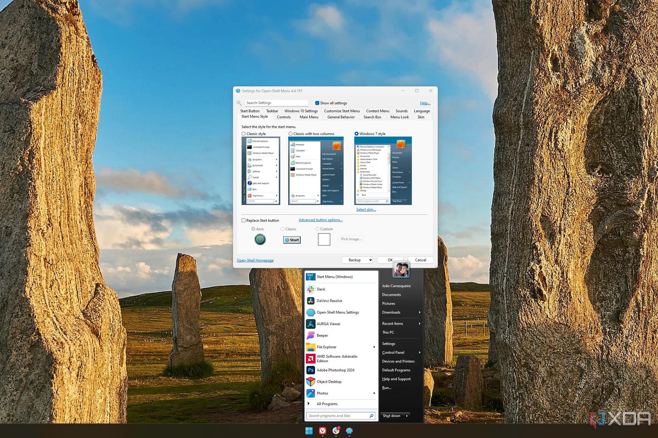 Màn hình desktop Windows 11 hiển thị Start menu của OpenShell cùng cửa sổ cài đặt