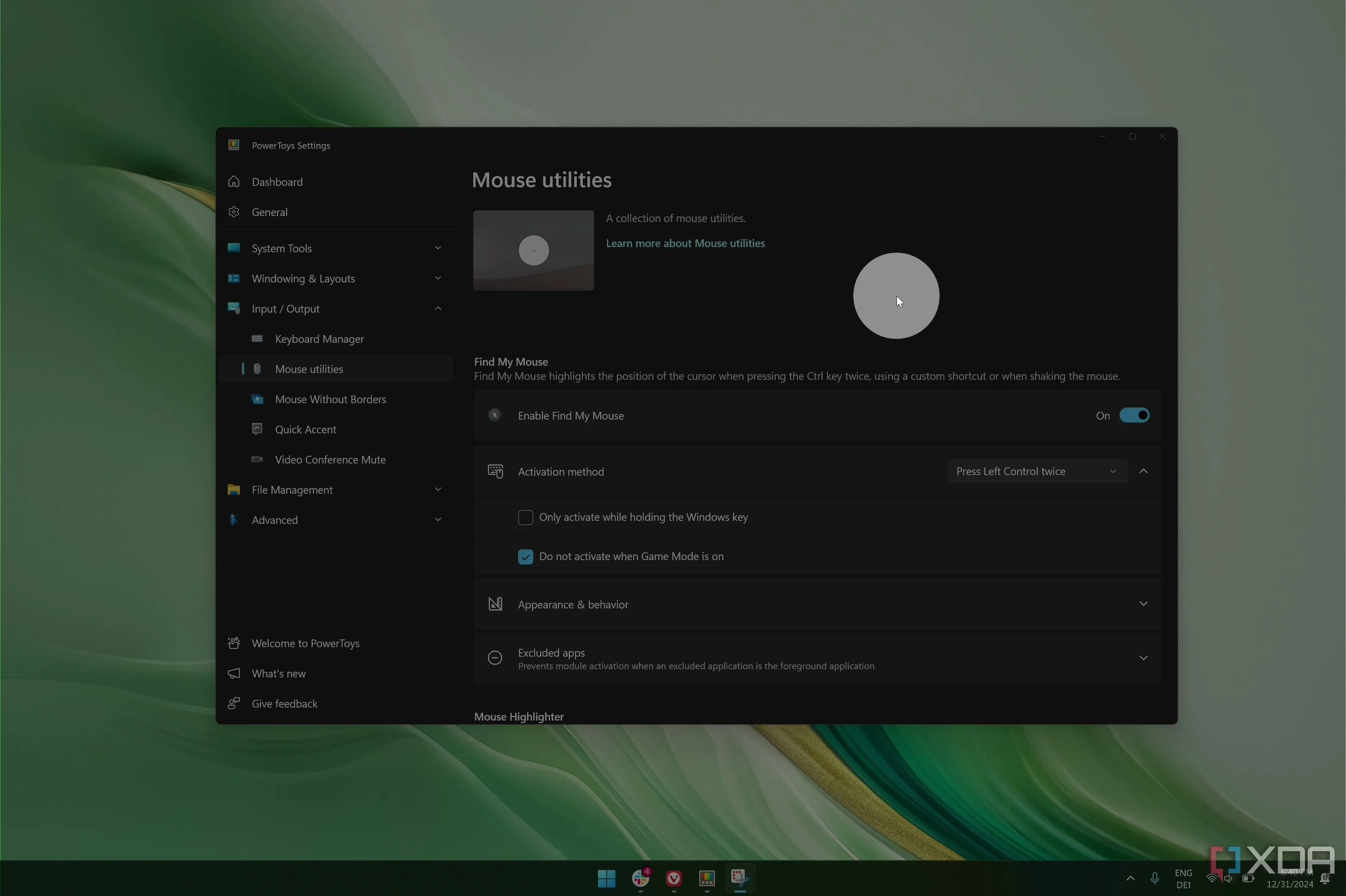 Màn hình Windows 11 hiển thị con trỏ chuột được làm nổi bật bằng công cụ Find My Mouse của PowerToys, giúp dễ dàng định vị.