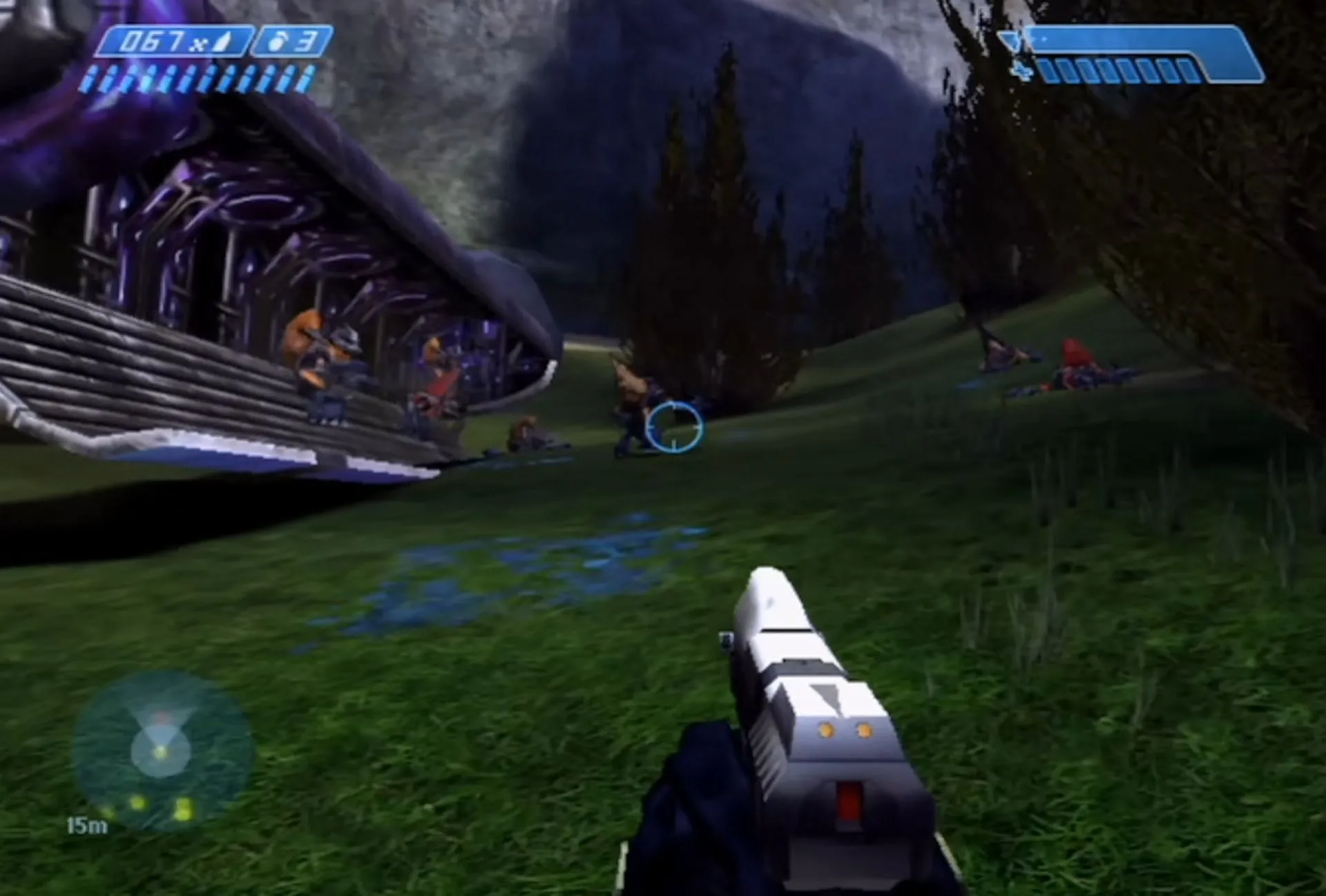 Mô tả: Cảnh gameplay hoành tráng trong Halo: Combat Evolved, tựa game FPS đã định hình thể loại trên console.