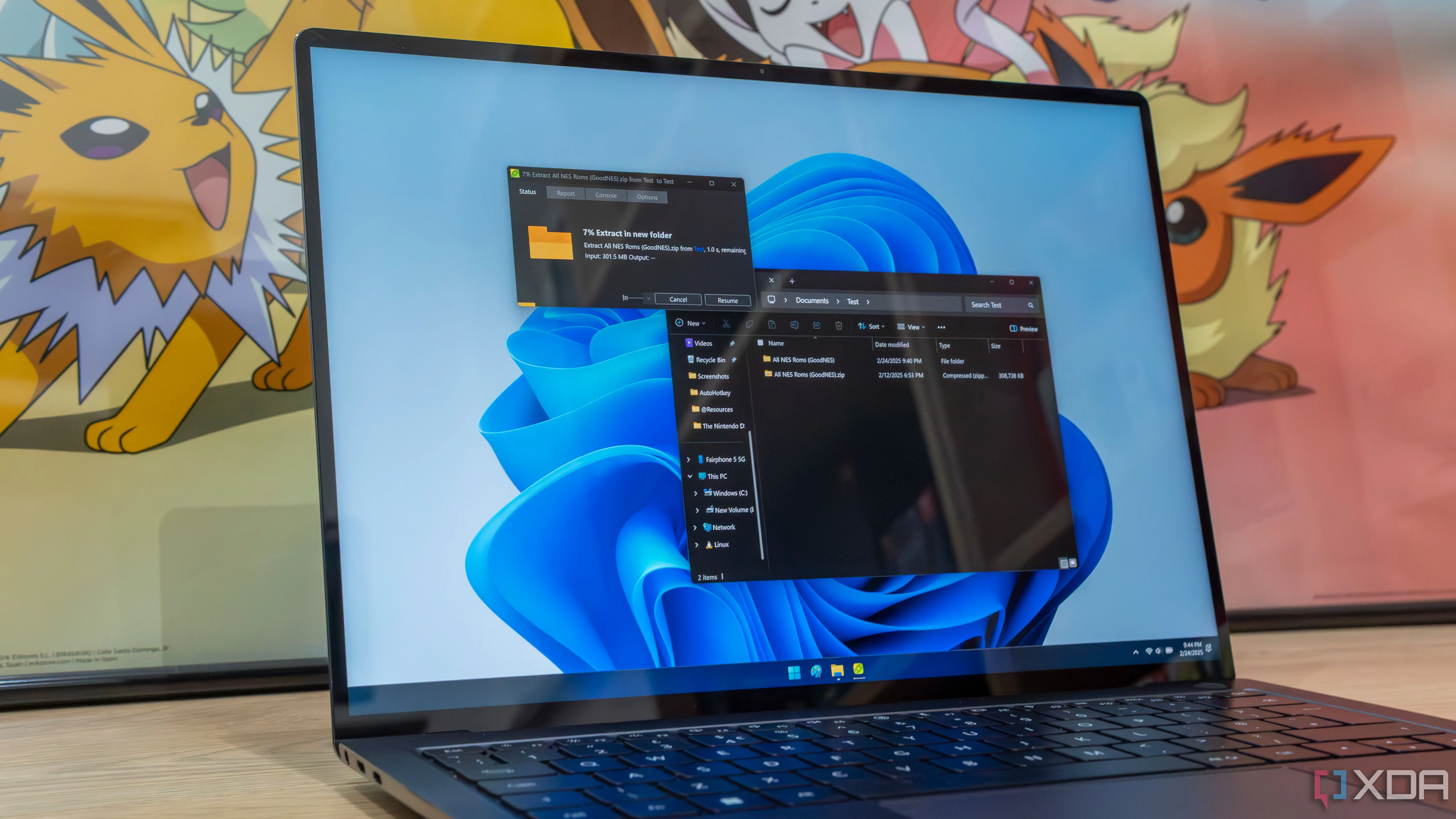 Một máy tính xách tay Windows 11 chạy PeaZip để giải nén tệp