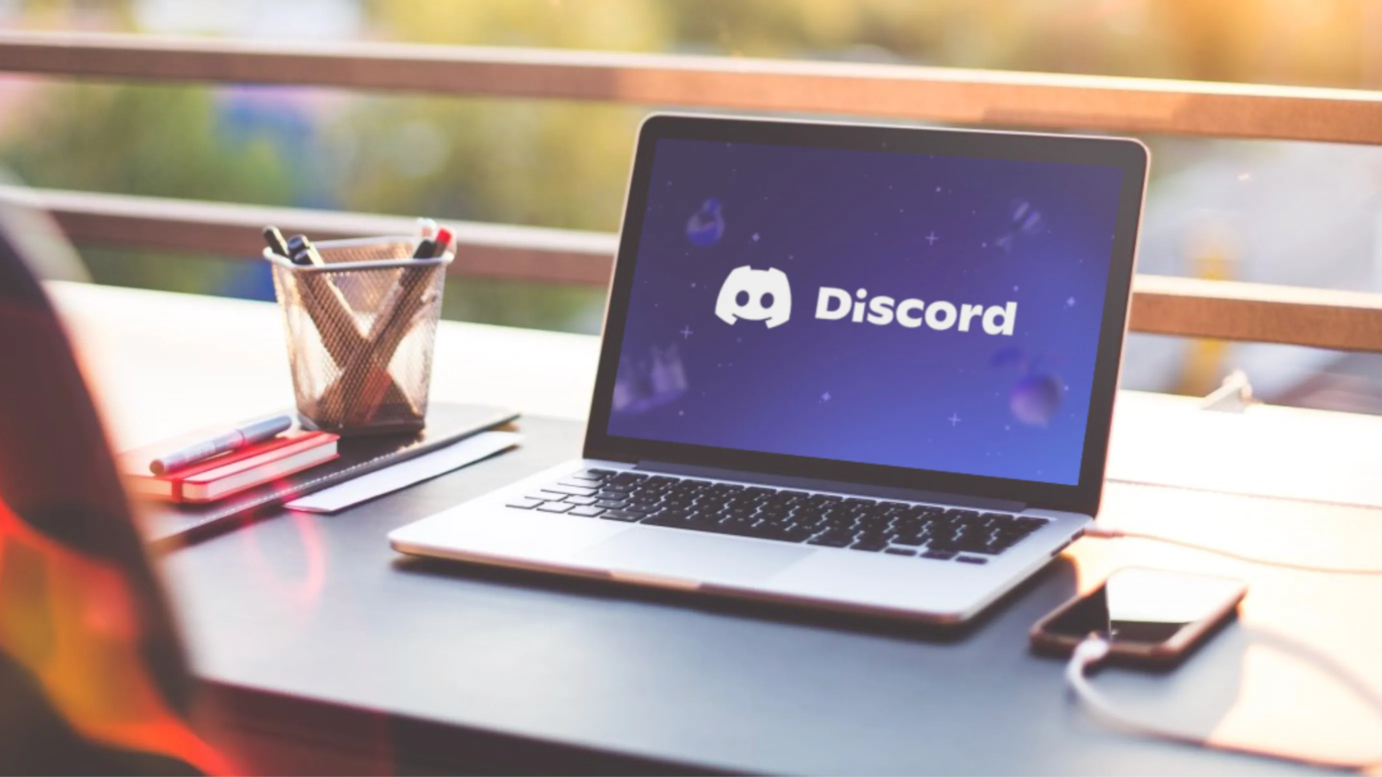 Ứng dụng Discord đang mở trên máy tính Macbook