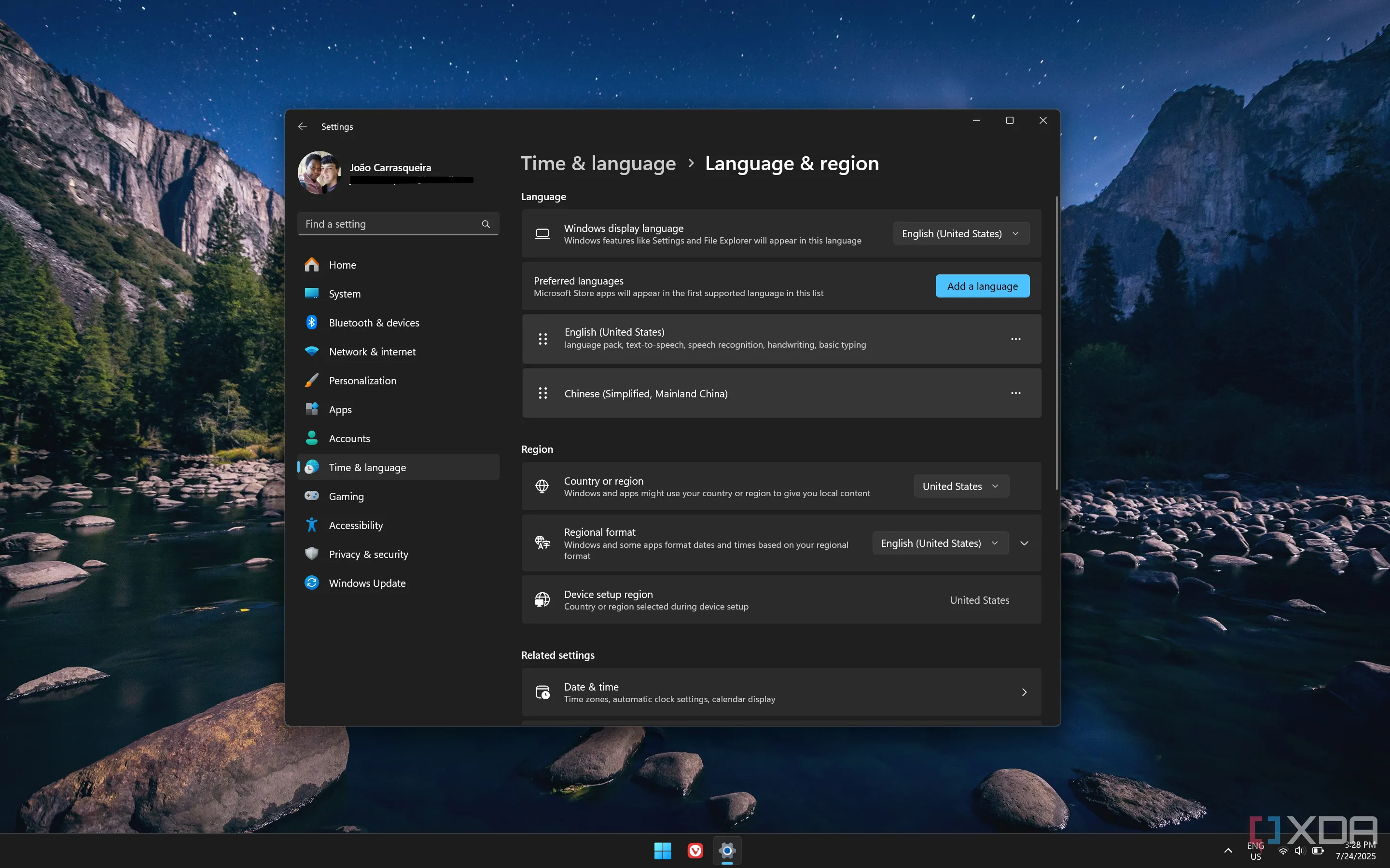 Ảnh chụp màn hình cài đặt Vùng &amp; Ngôn ngữ của Windows 11, cho thấy khu vực thiết bị (Device setup region) đang được đặt là Hoa Kỳ.