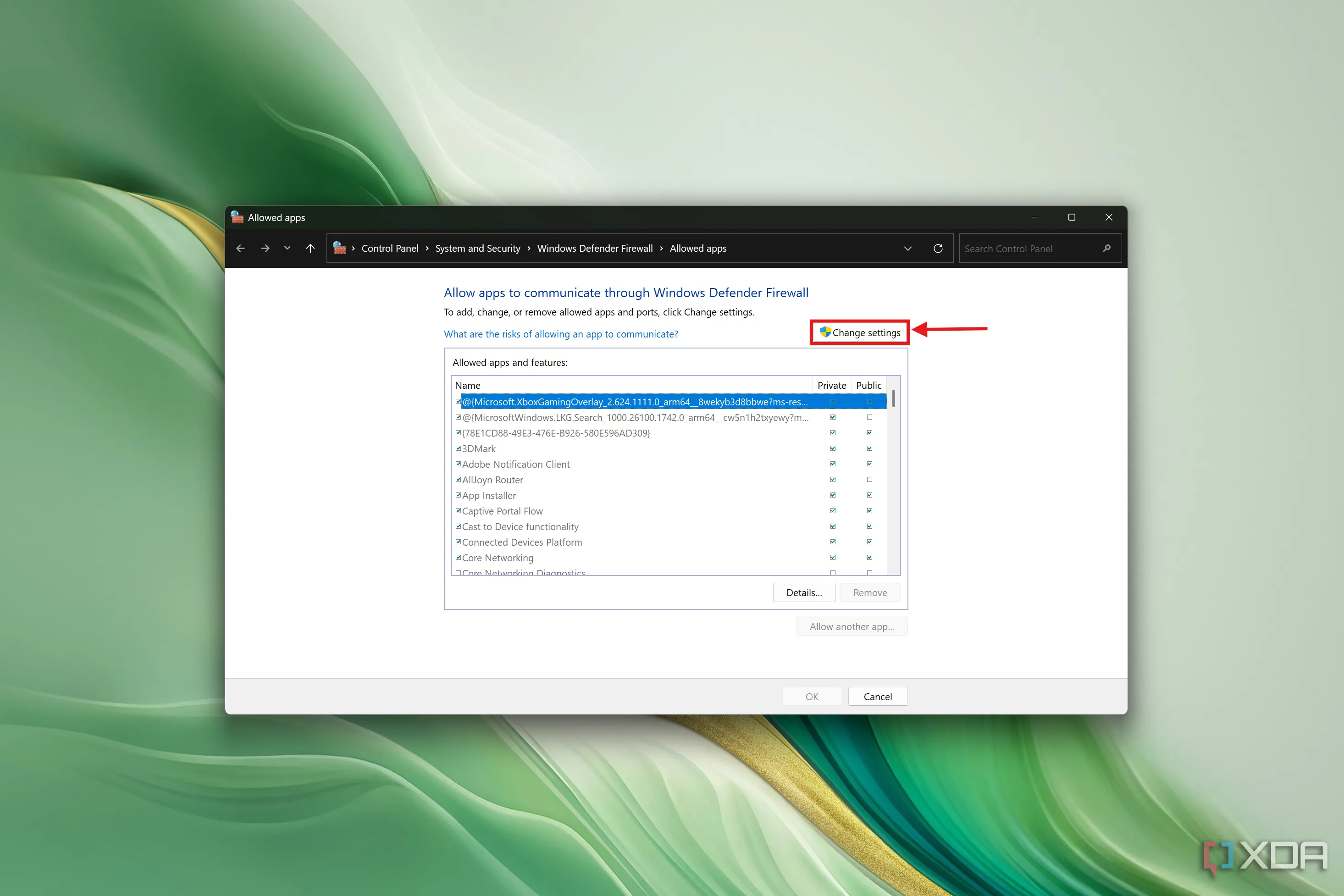 Ảnh chụp màn hình danh sách ứng dụng được phép của Windows Defender với nút Change settings được làm nổi bật