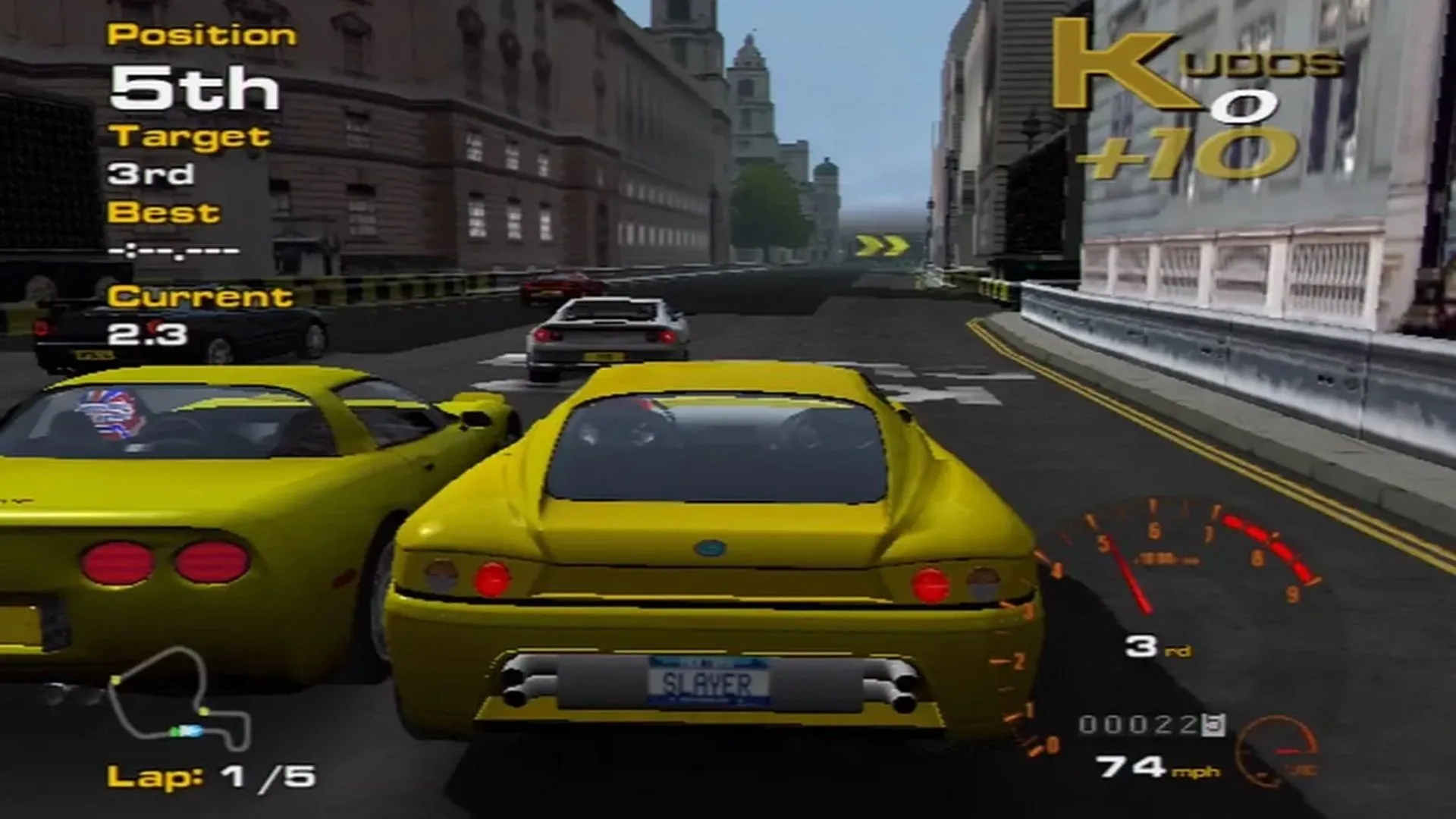 Ảnh chụp màn hình gameplay của Project Gotham Racing, thể hiện đồ họa và hệ thống Kudos đặc trưng