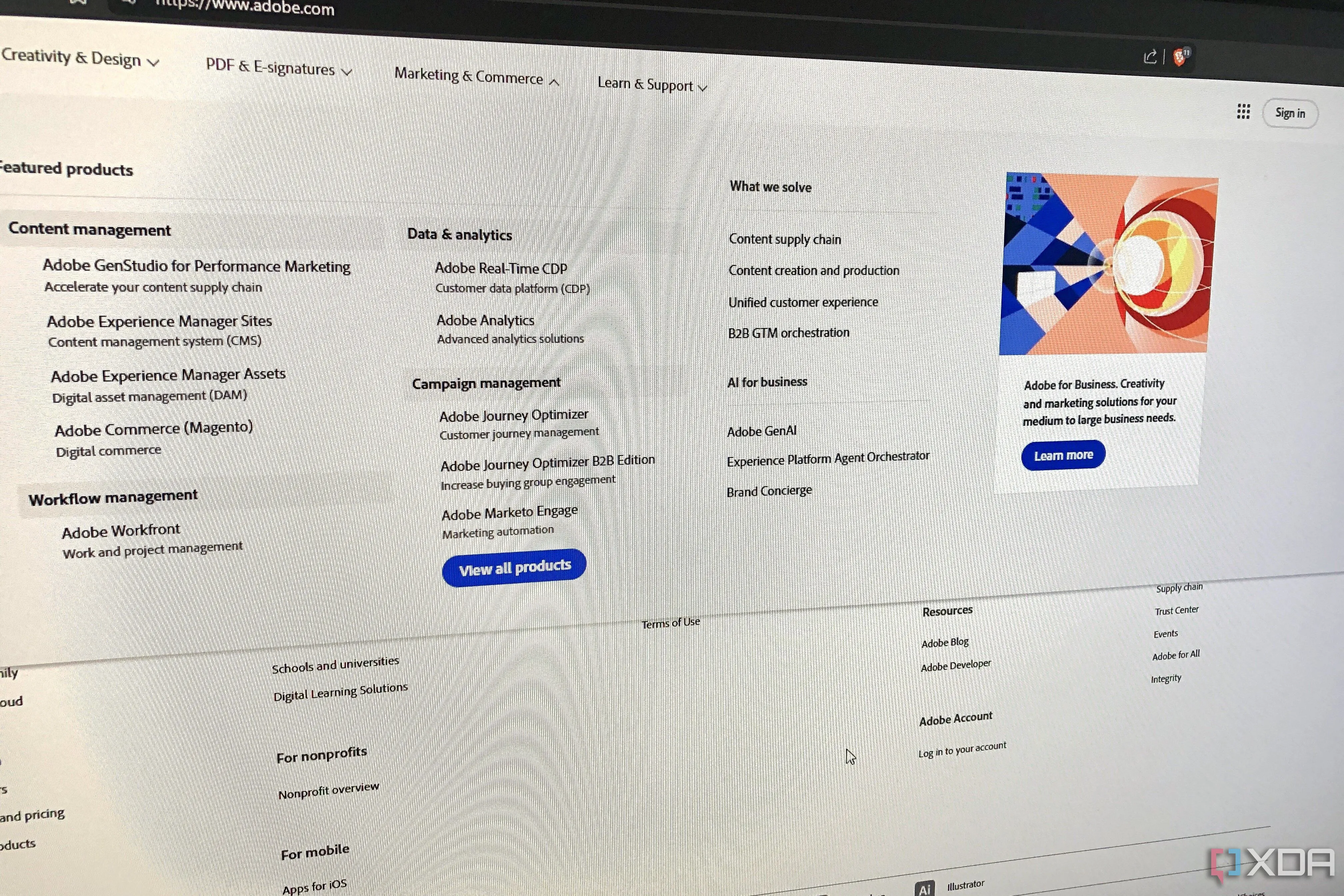 Bảng điều khiển hoặc giao diện của Adobe Marketing &amp; Commerce, tượng trưng cho định hướng kinh doanh và lợi nhuận của công ty.
