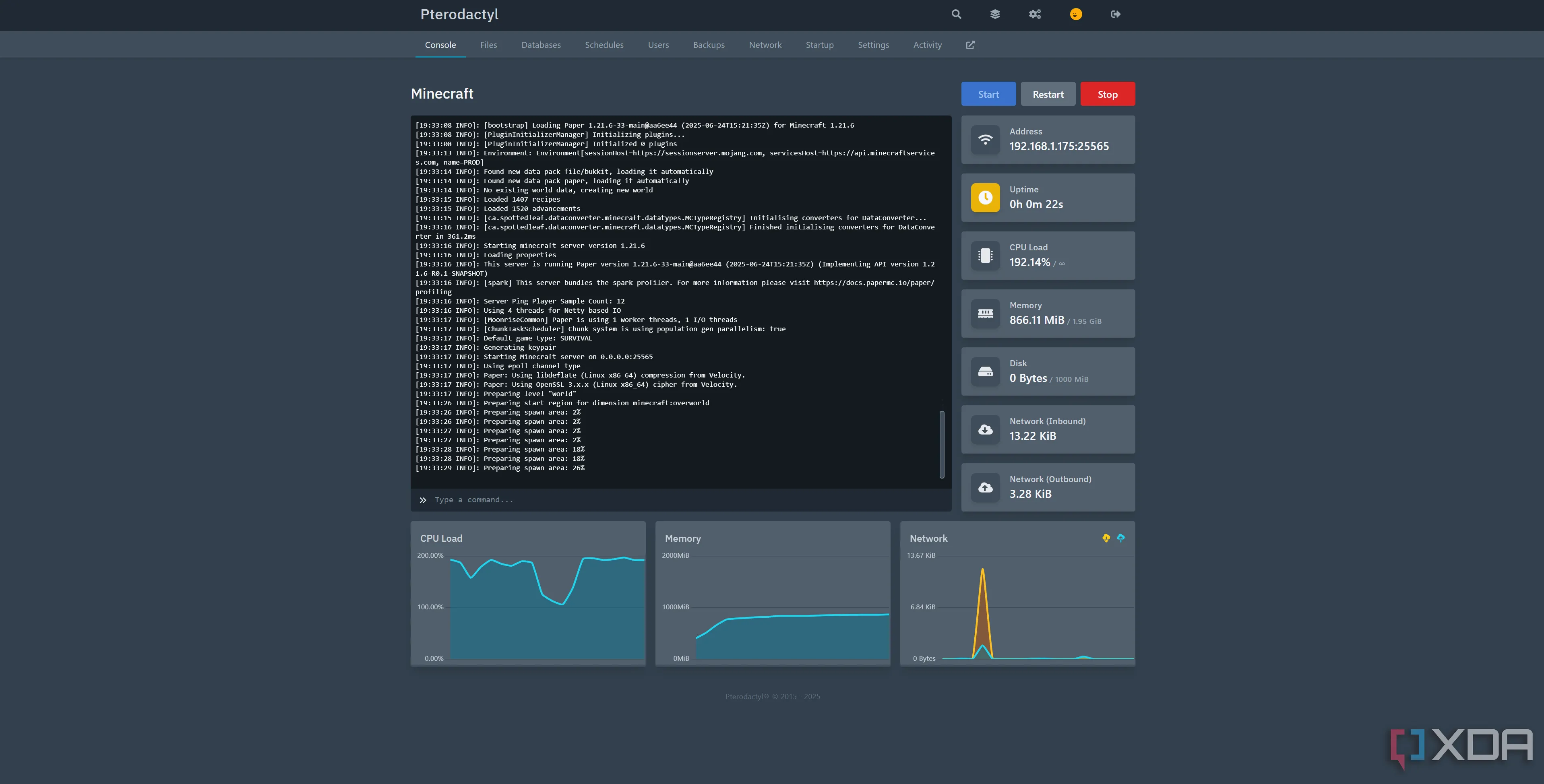 Bảng điều khiển máy chủ Minecraft trong Pterodactyl hiển thị thông tin và trạng thái hoạt động