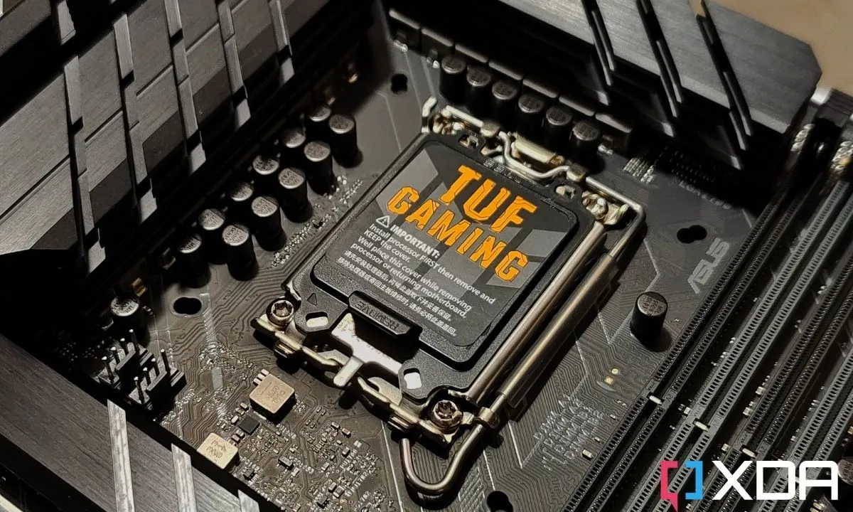 Bo mạch chủ ASUS TUF Gaming Z690-Plus WiFi D4, minh họa cho việc lạm dụng từ 'Gaming' trong tên sản phẩm.