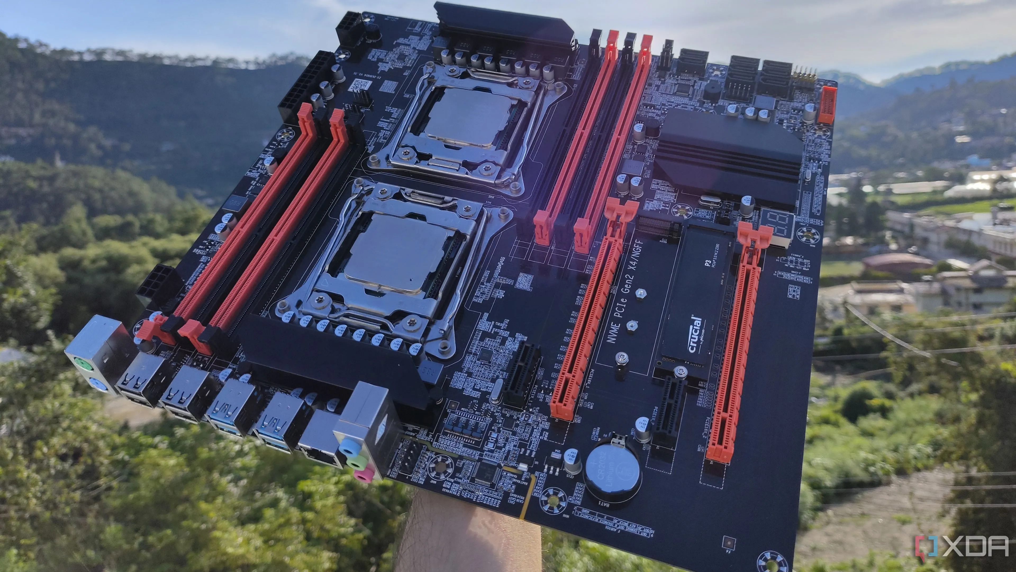 Bo mạch chủ máy chủ X99 với hai CPU Intel Xeon dành cho home lab
