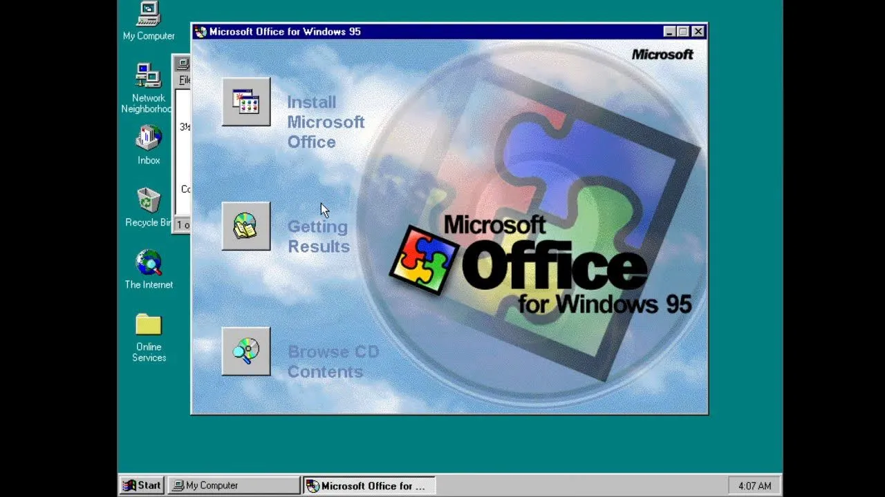 Bộ phần mềm Microsoft Office 95 đang chạy trên hệ điều hành Windows 95 với các icon quen thuộc
