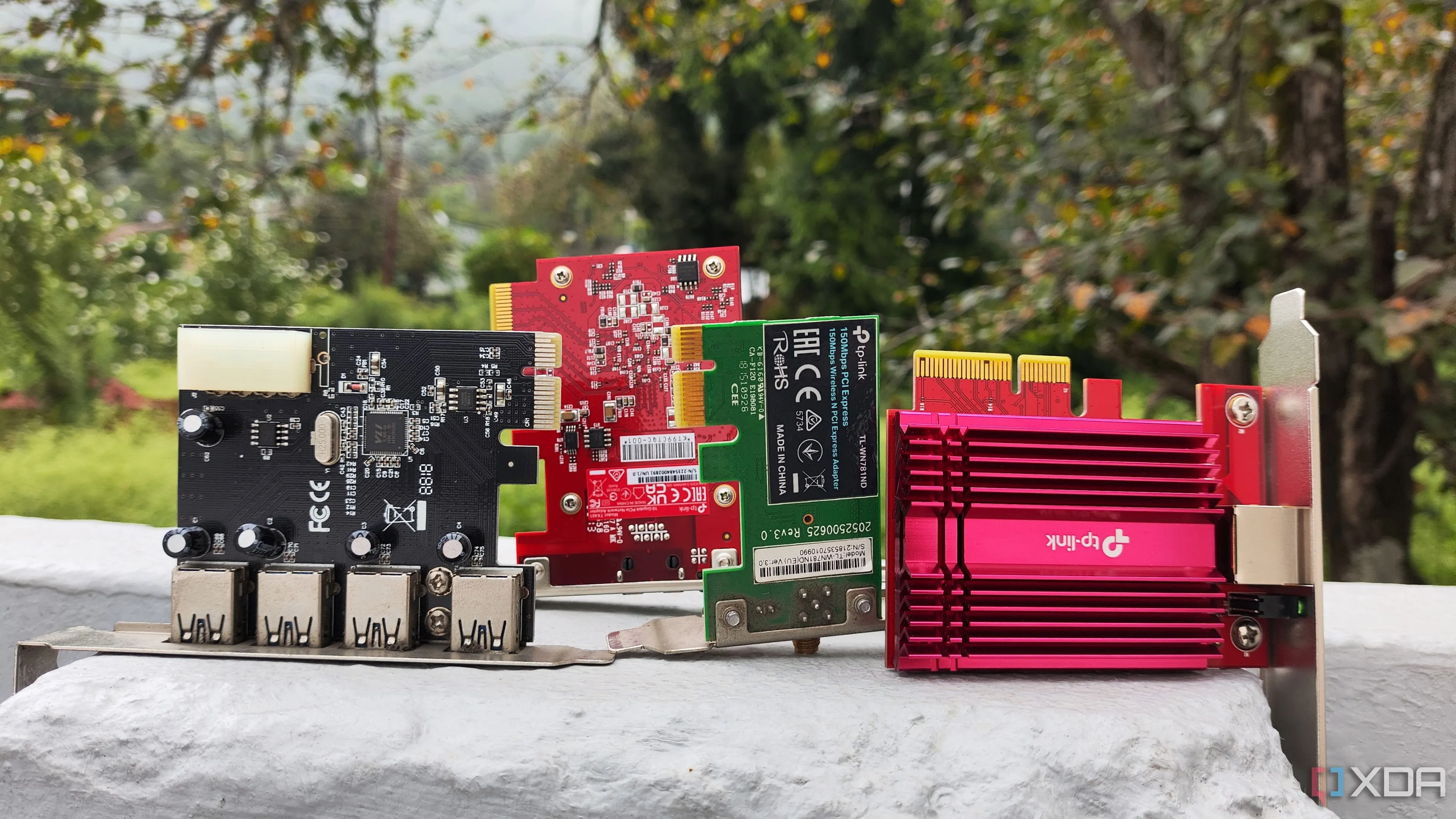 Bốn card mở rộng PCIe khác nhau, minh họa các tùy chọn mở rộng chức năng cho máy tính thông qua khe cắm PCIe