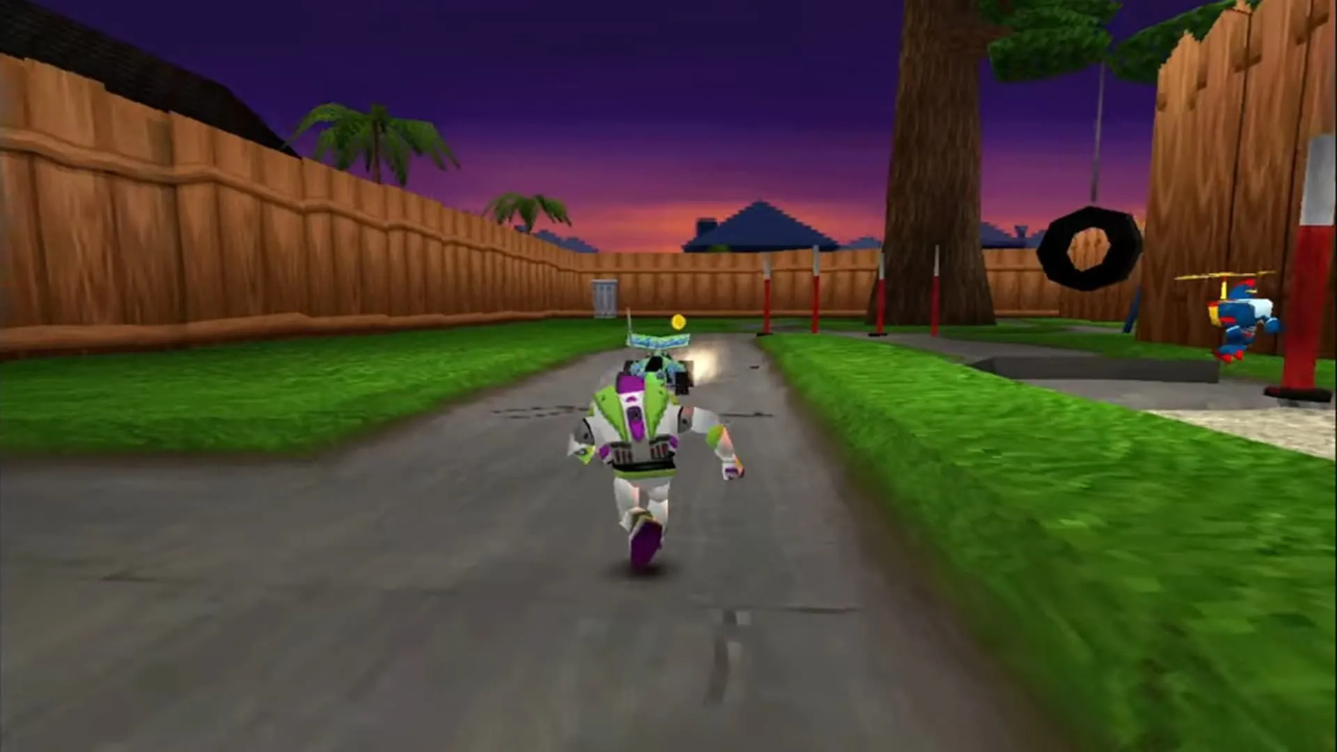 Buzz Lightyear chạy về phía xe RC trong màn chơi Khu phố của Toy Story 2: Buzz Lightyear to the Rescue.