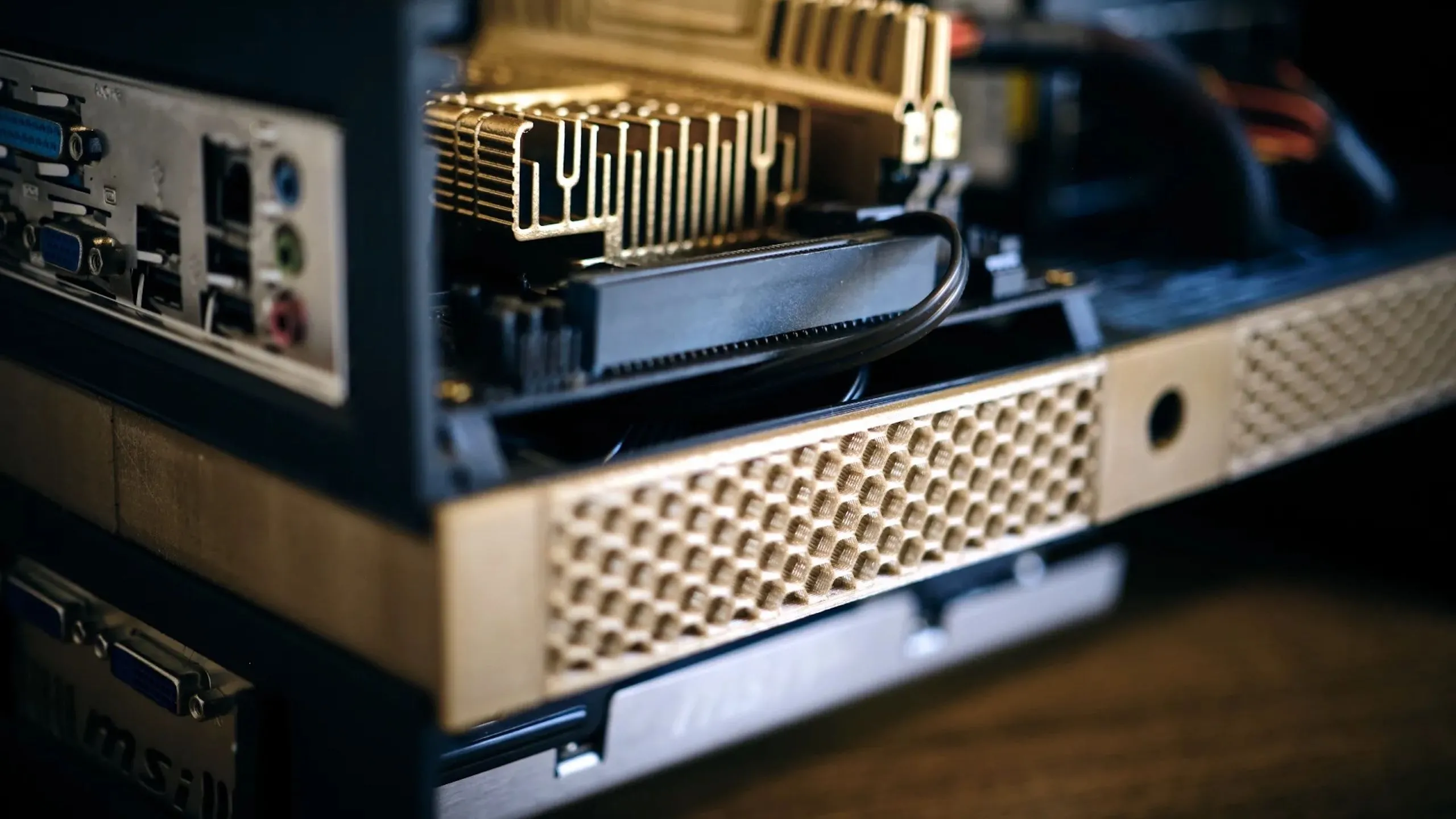 Các bộ phận máy tính được in 3D tùy chỉnh trong phòng lab