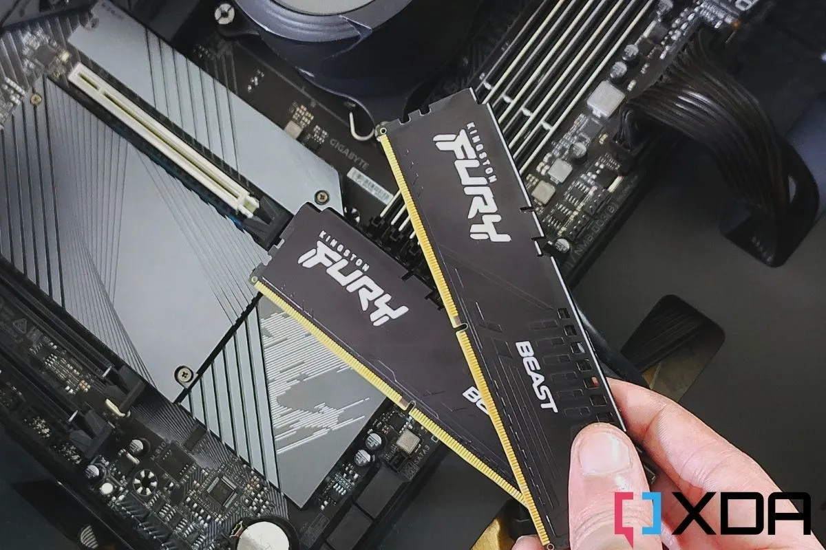 Các module bộ nhớ RAM DDR5 Kingston Fury Beast màu đen