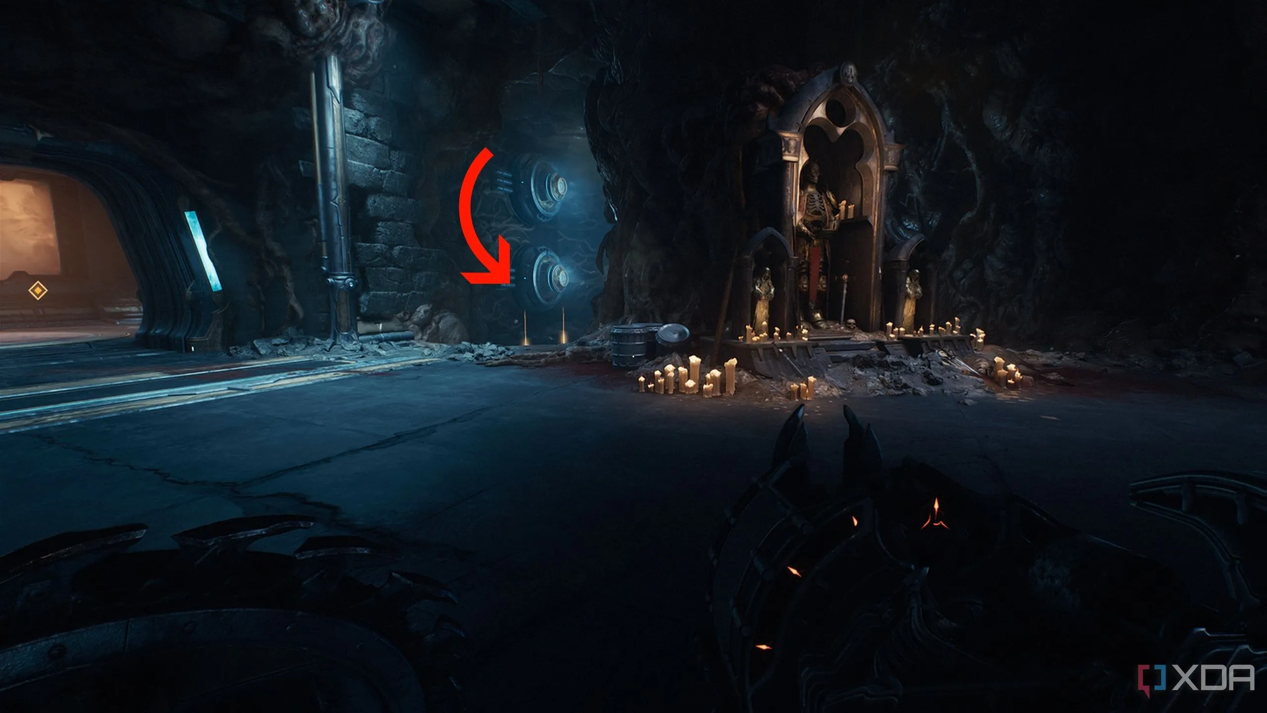 Các thanh vàng lấp lánh sau một tượng thờ Sentinel hùng vĩ trong một góc của căn phòng trong Doom The Dark Ages.