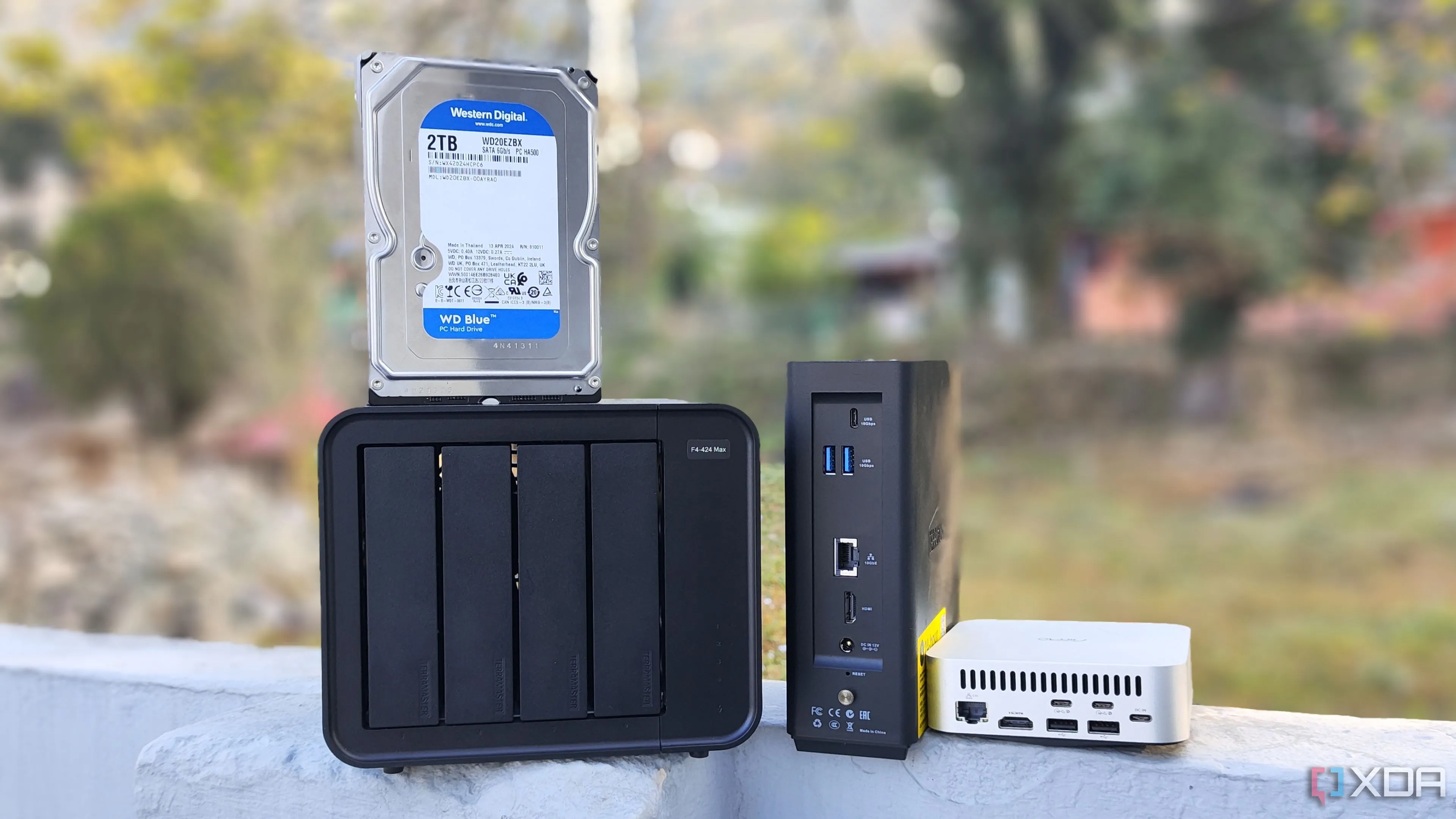 Các thiết bị NAS như TerraMaster F4-424 Max, F8 SSD Plus và Aiffro K100, đại diện cho giải pháp tự lưu trữ dữ liệu