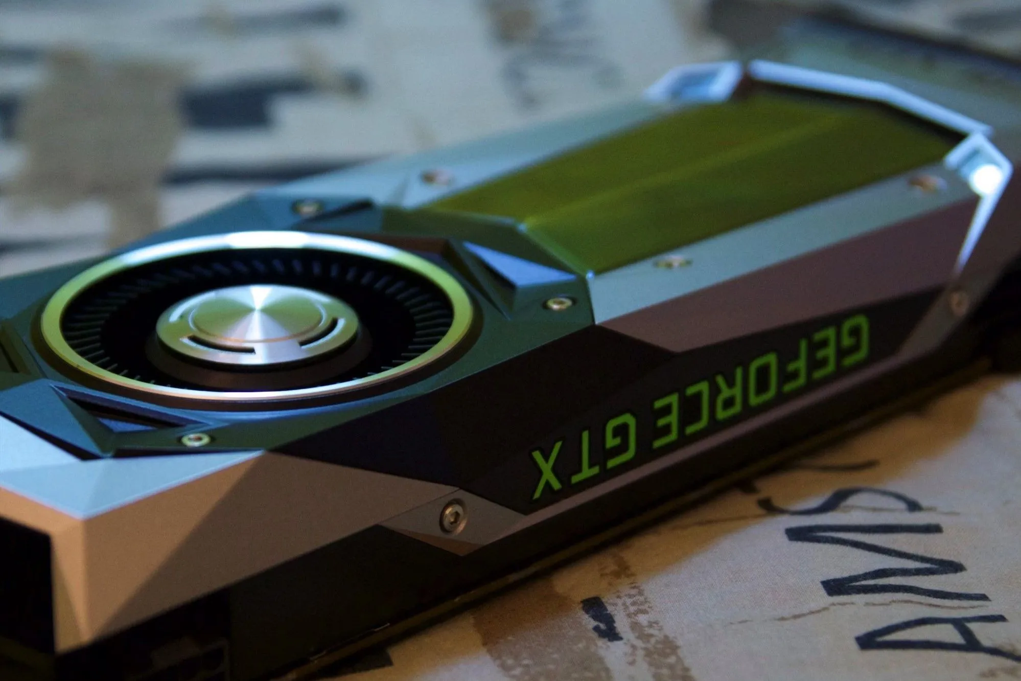 Cận cảnh card đồ họa NVIDIA GeForce GTX 1070 Founders Edition, một linh kiện PC cũ
