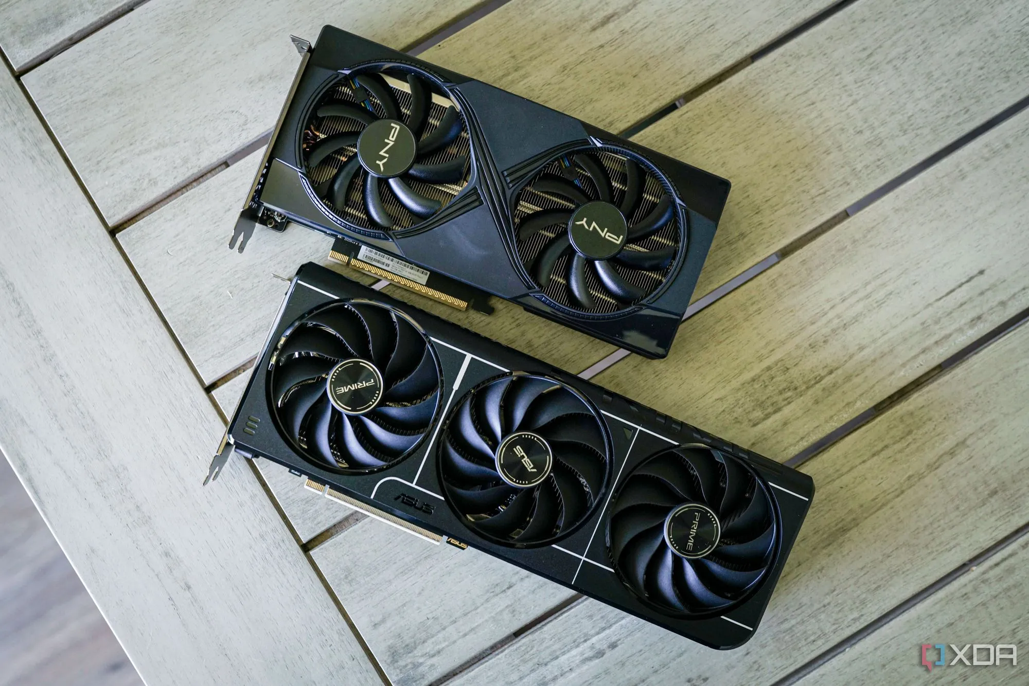 Cận cảnh một phần bo mạch hoặc tản nhiệt của card đồ họa Gigabyte GeForce RTX 50, minh họa vị trí có thể xảy ra hiện tượng rò rỉ gel tản nhiệt