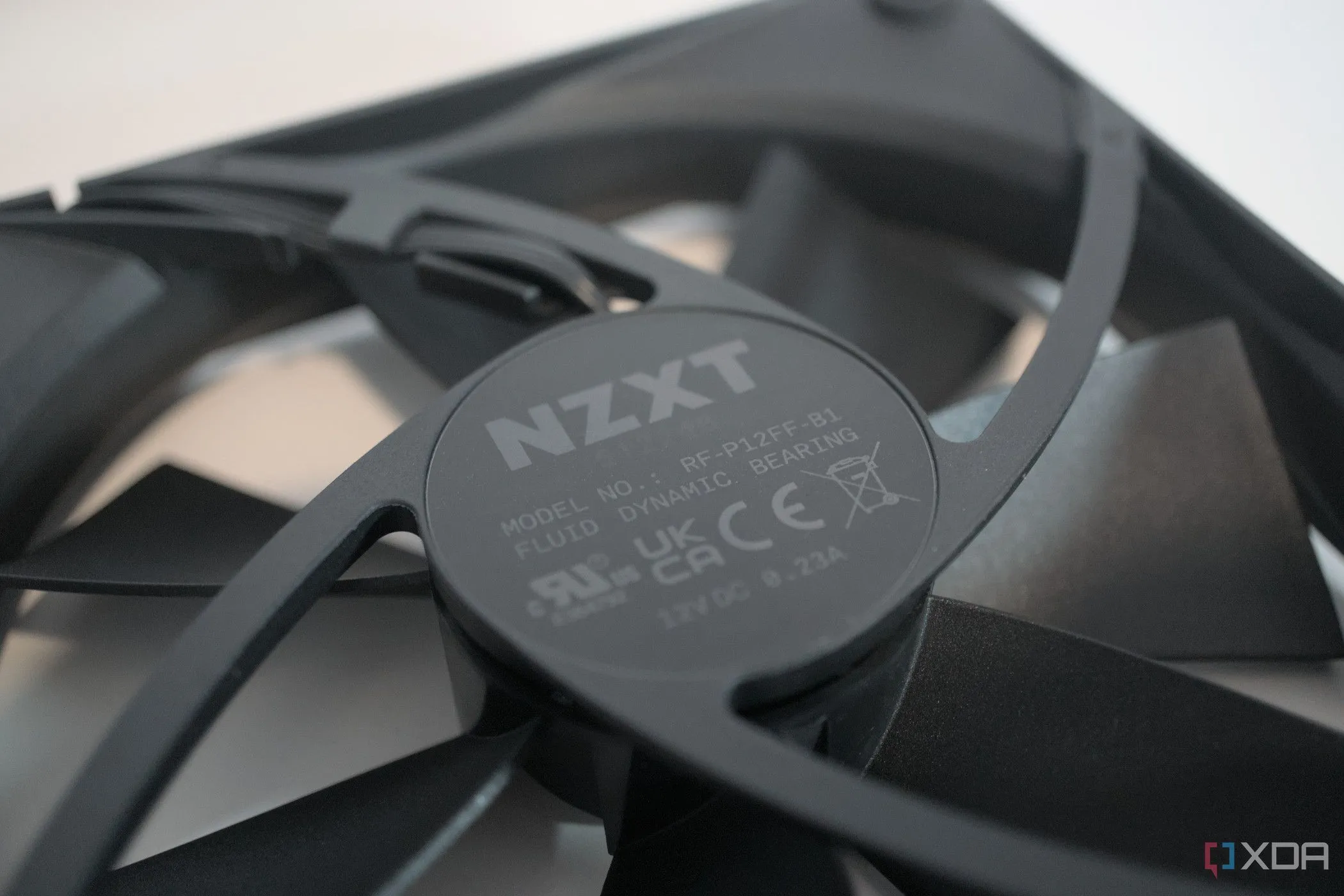 Cận cảnh quạt tản nhiệt NZXT Kraken Elite 360 với thiết kế hiện đại và cánh quạt tối ưu