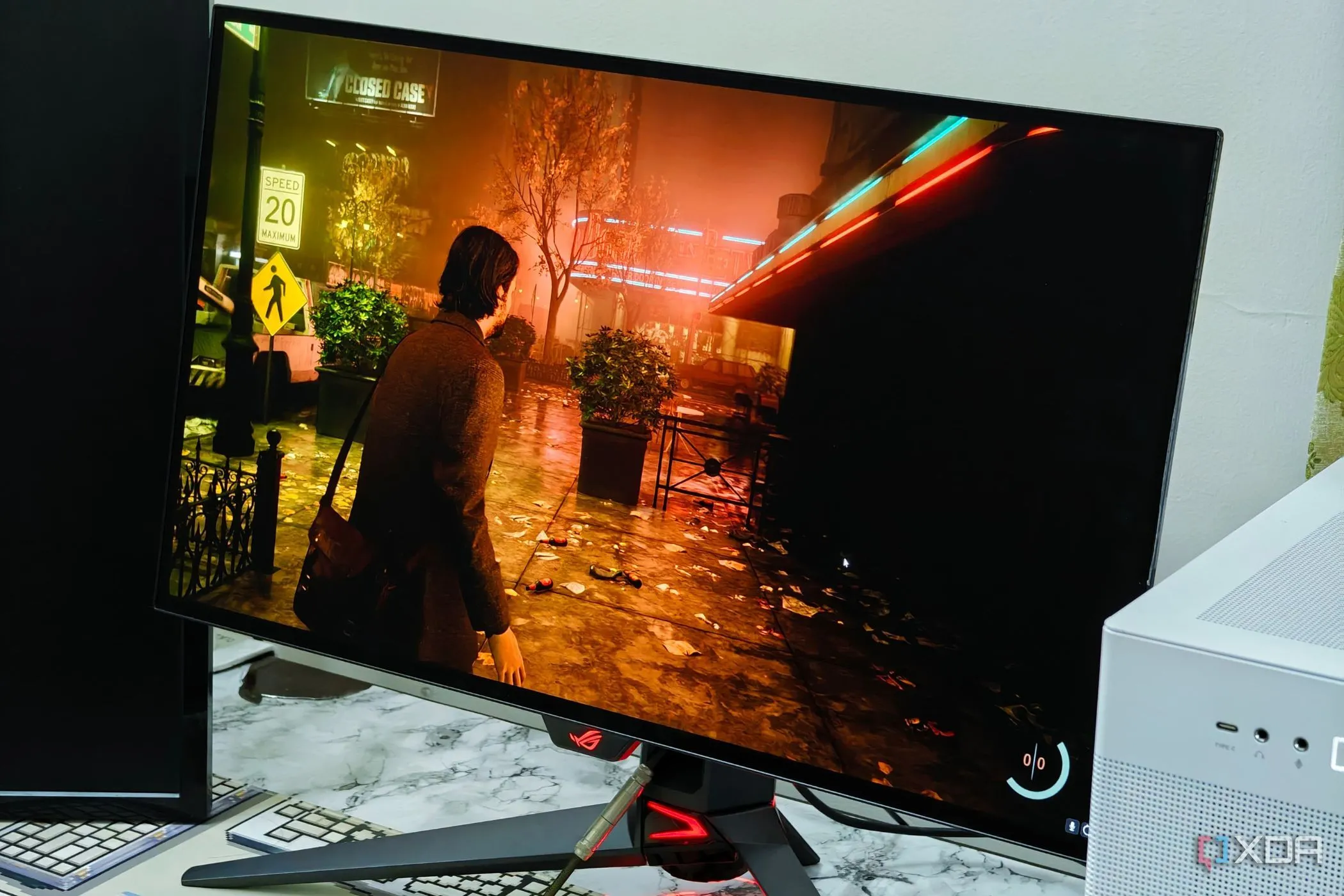 Cảnh game Alan Wake 2 trên màn hình gaming, nhấn mạnh trải nghiệm hình ảnh sắc nét.