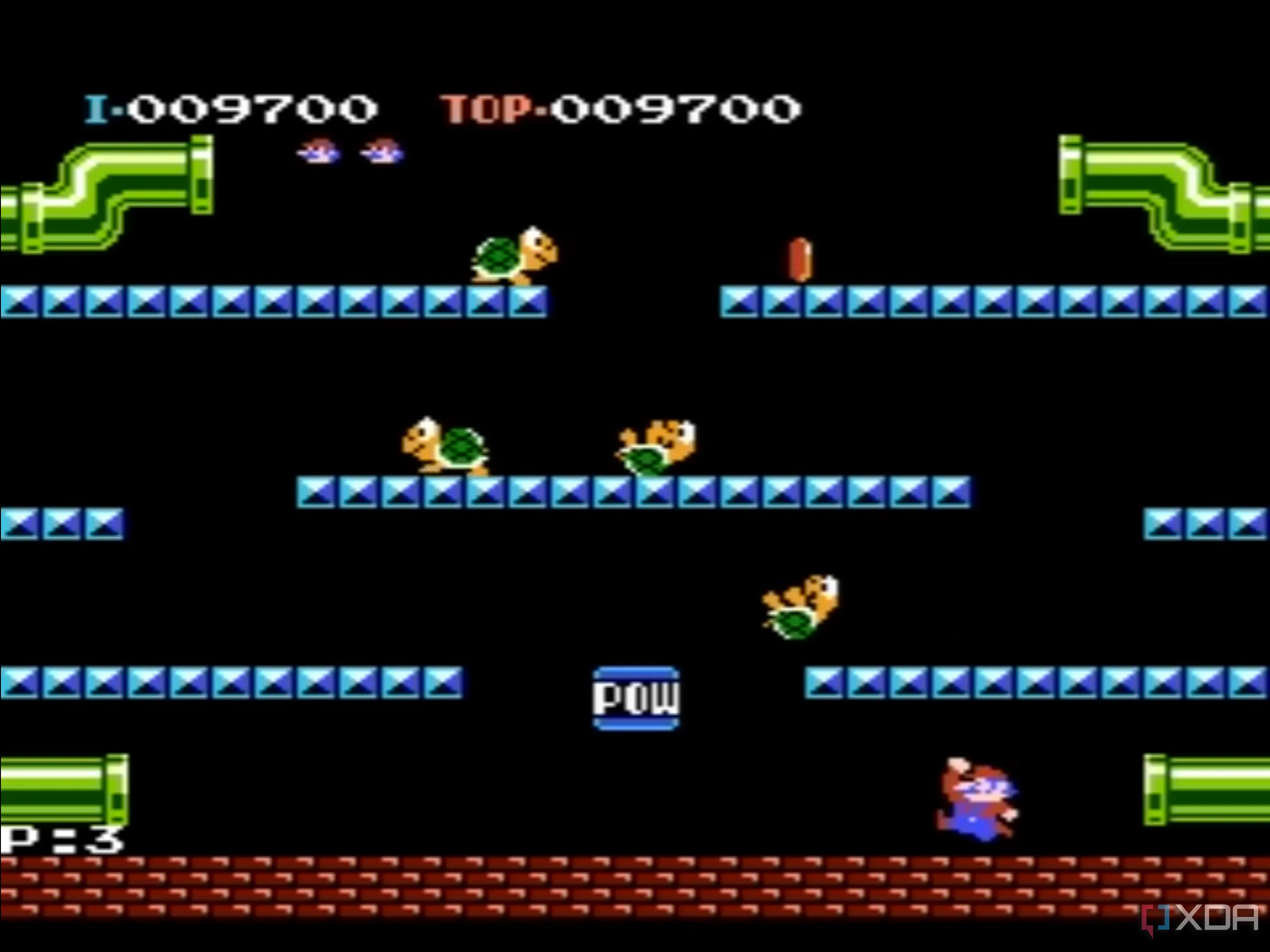 Cảnh quay màn hình game Mario Bros. Classic Series trên NES, với Mario và Luigi đang chiến đấu trong màn chơi