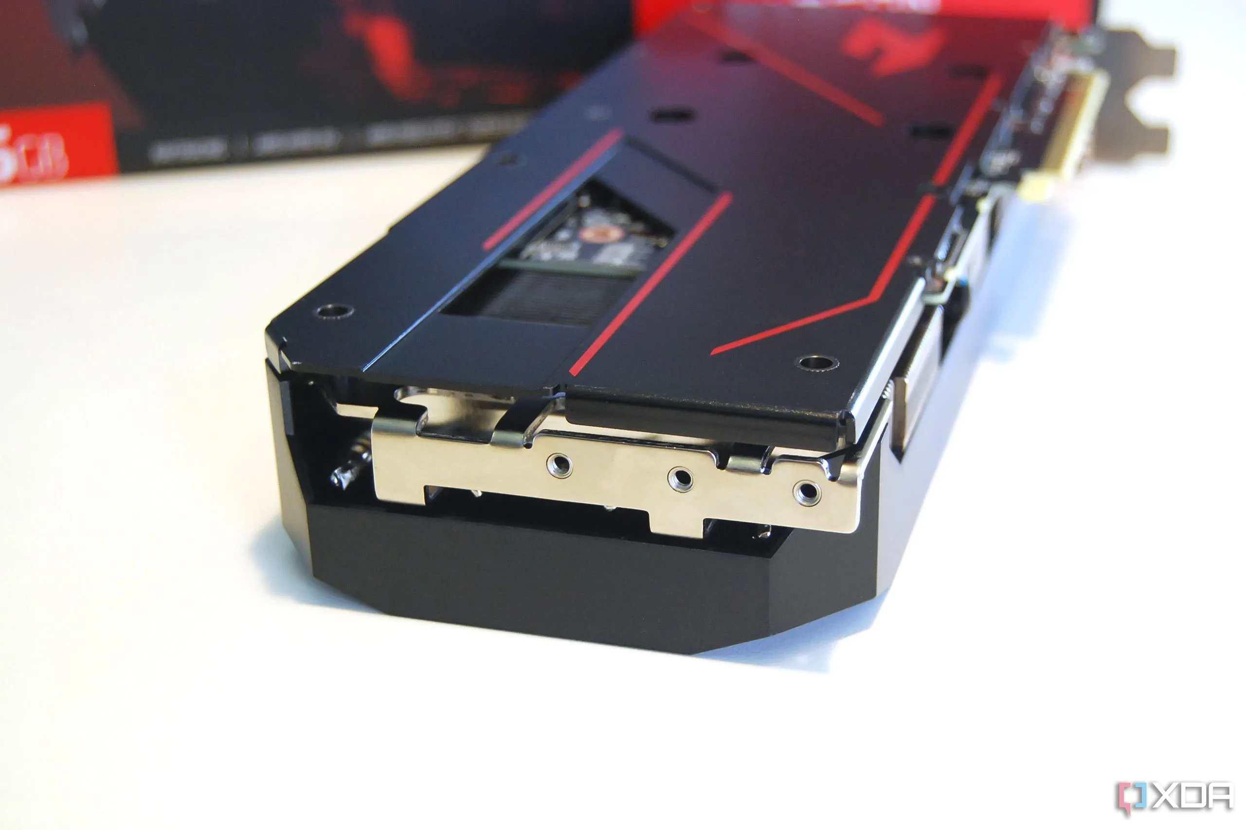 Card đồ họa Acer Nitro Radeon RX 7600 XT OC với quạt tản nhiệt lớn