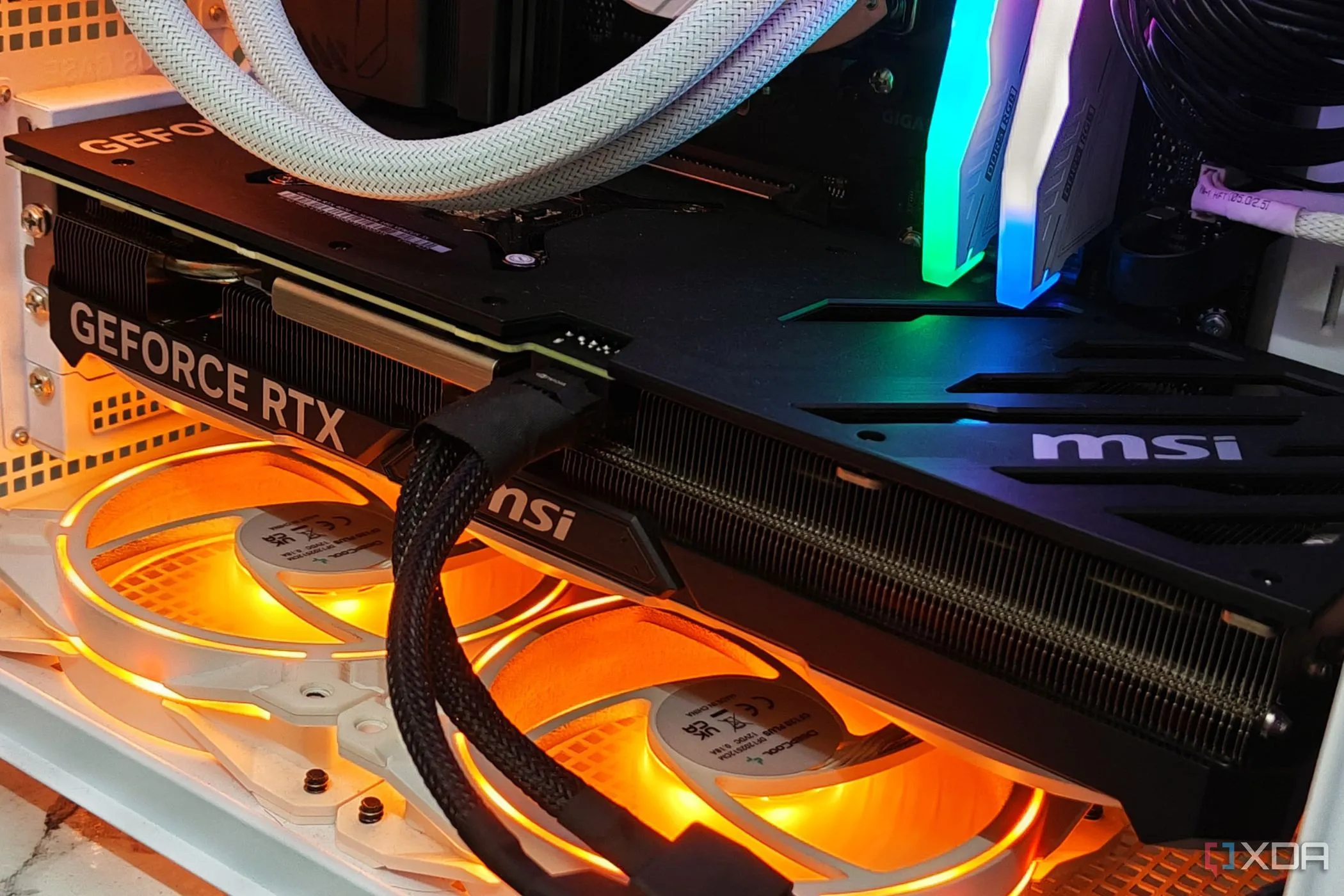 Card đồ họa MSI GeForce RTX 4070 Ti Super Ventus 3X được lắp đặt trong PC, minh họa dòng RTX 40 được hỗ trợ