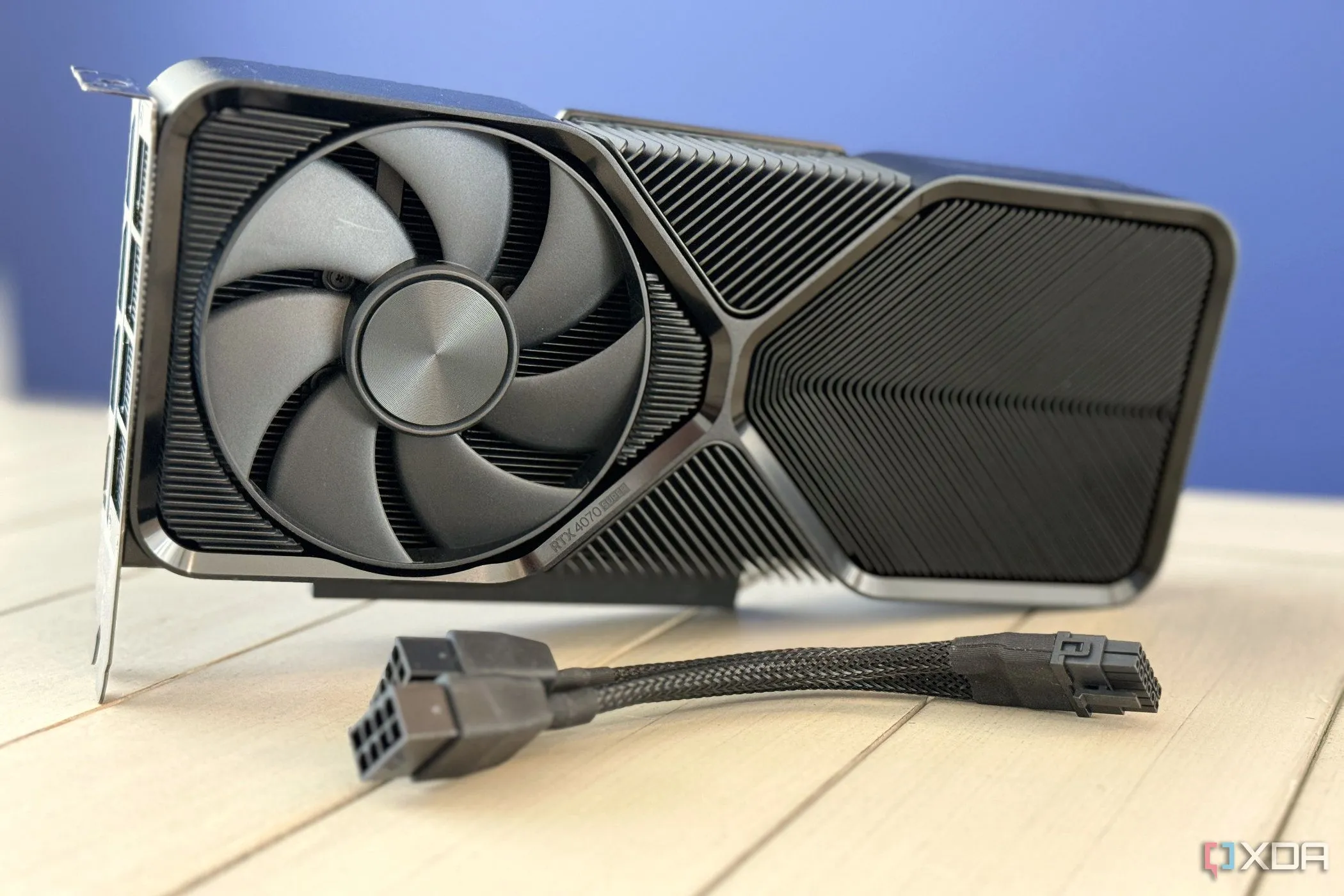 Card đồ họa NVIDIA GeForce RTX 4070 Super Founders Edition cùng bộ chuyển đổi nguồn, chờ đón tính năng Smooth Motion