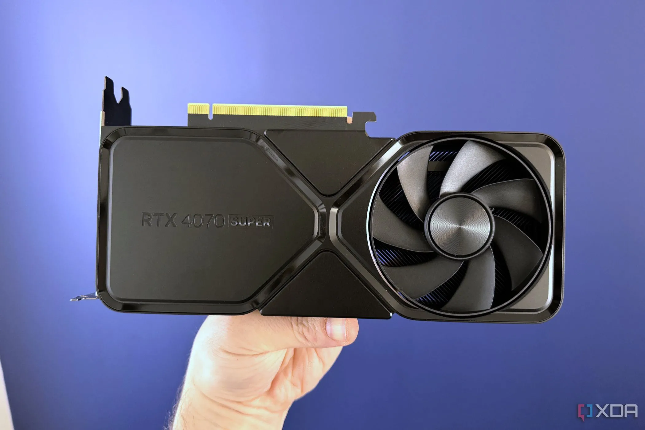 Card đồ họa NVIDIA GeForce RTX 4070 SUPER Founders Edition, minh họa phần cứng tương thích Resizable BAR