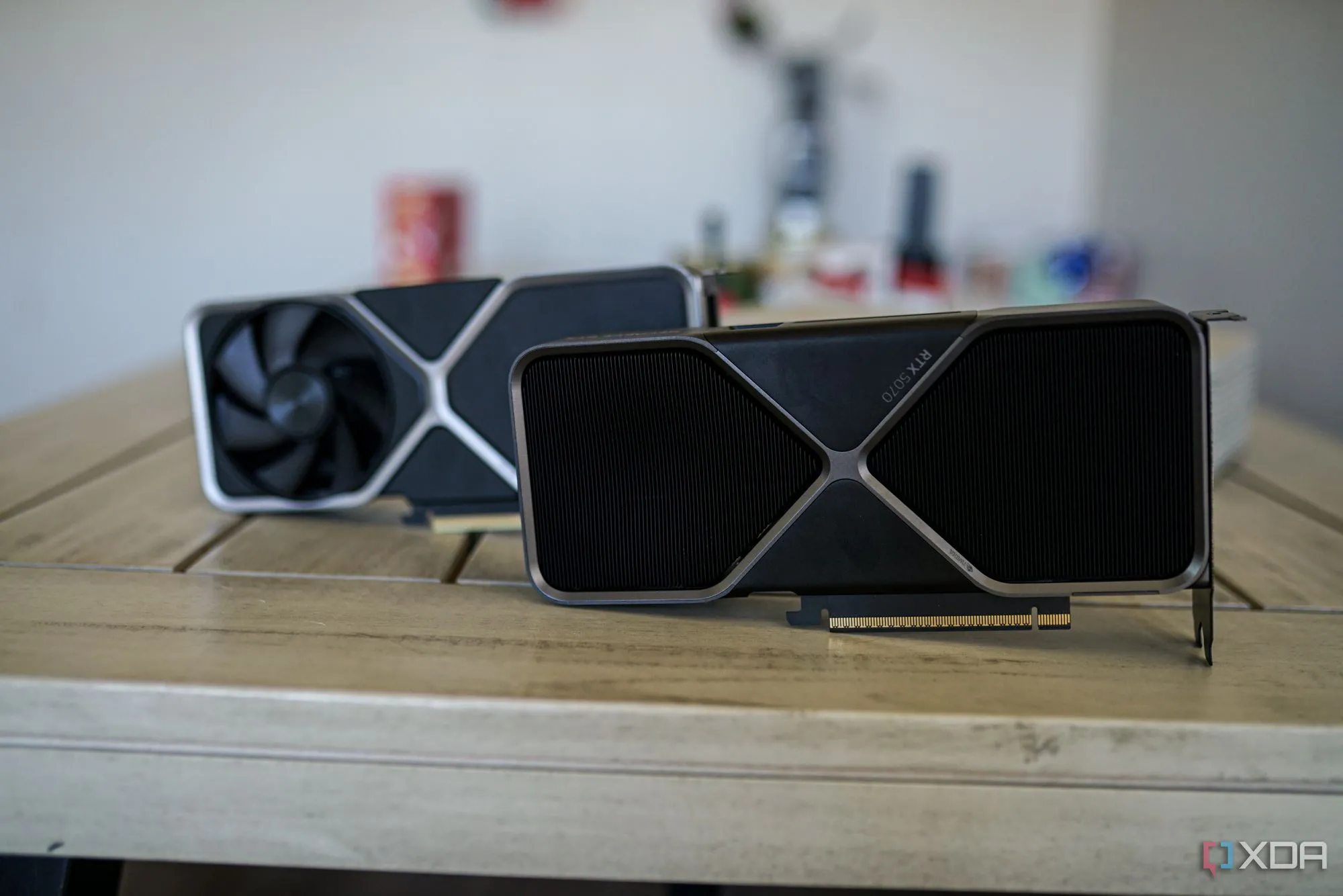 Card đồ họa NVIDIA GeForce RTX 5060 Ti minh họa hiệu năng gaming vượt trội với DLSS 4